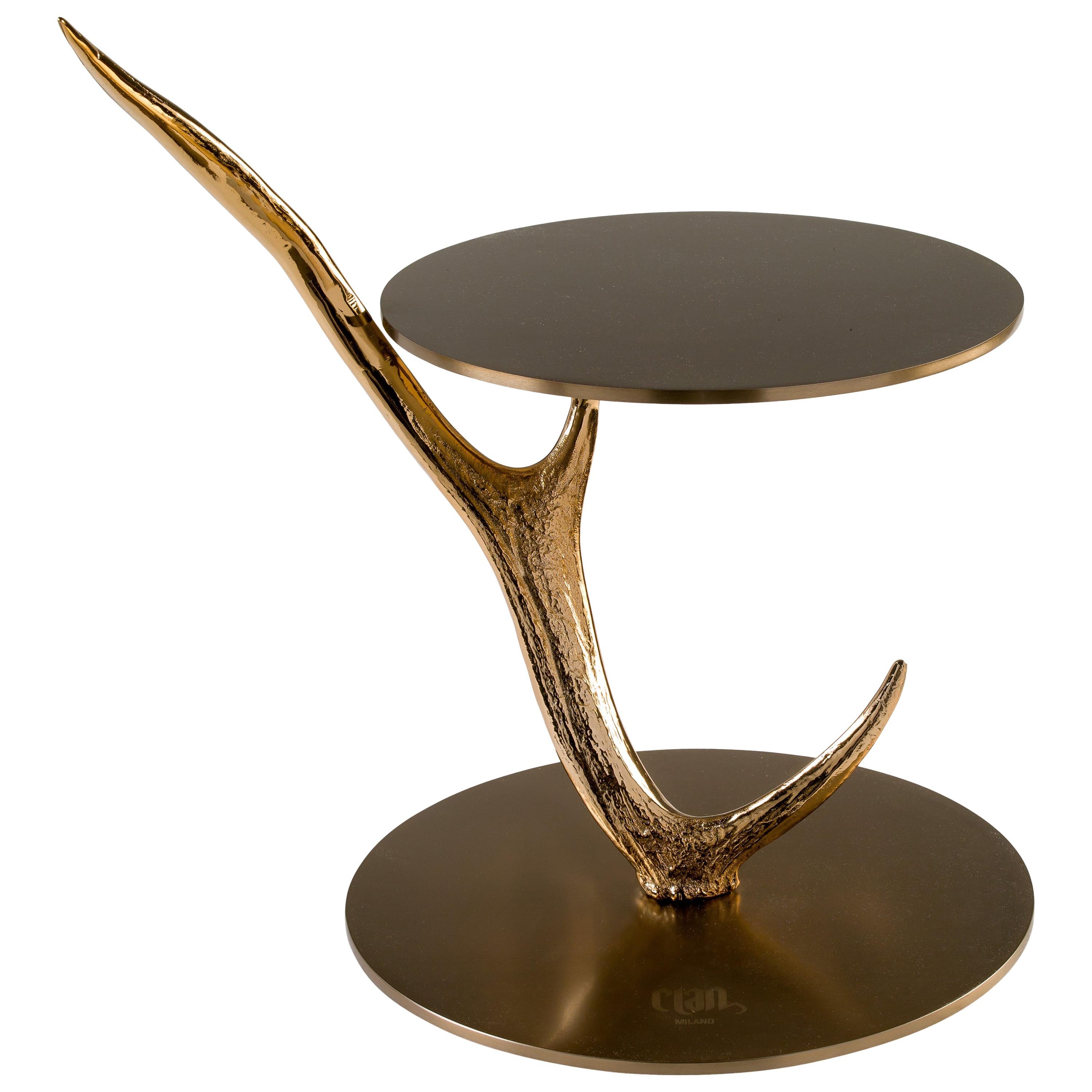 Table de chevet animalier en corne fabriquée par Metal en vente