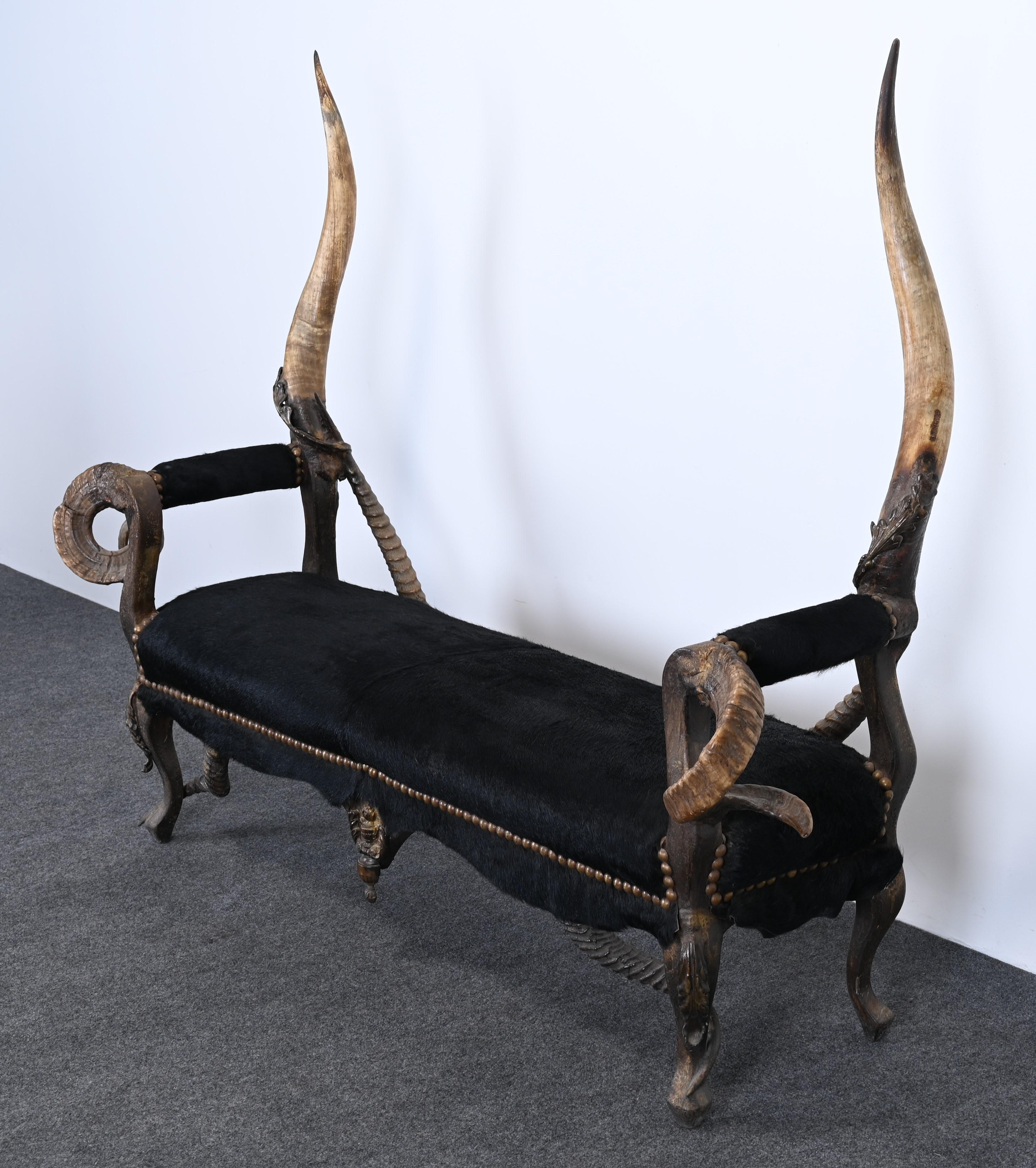 Bohème Banc en corne du designer français Michel Haillard, 20TH CENTURY DESIGN en vente