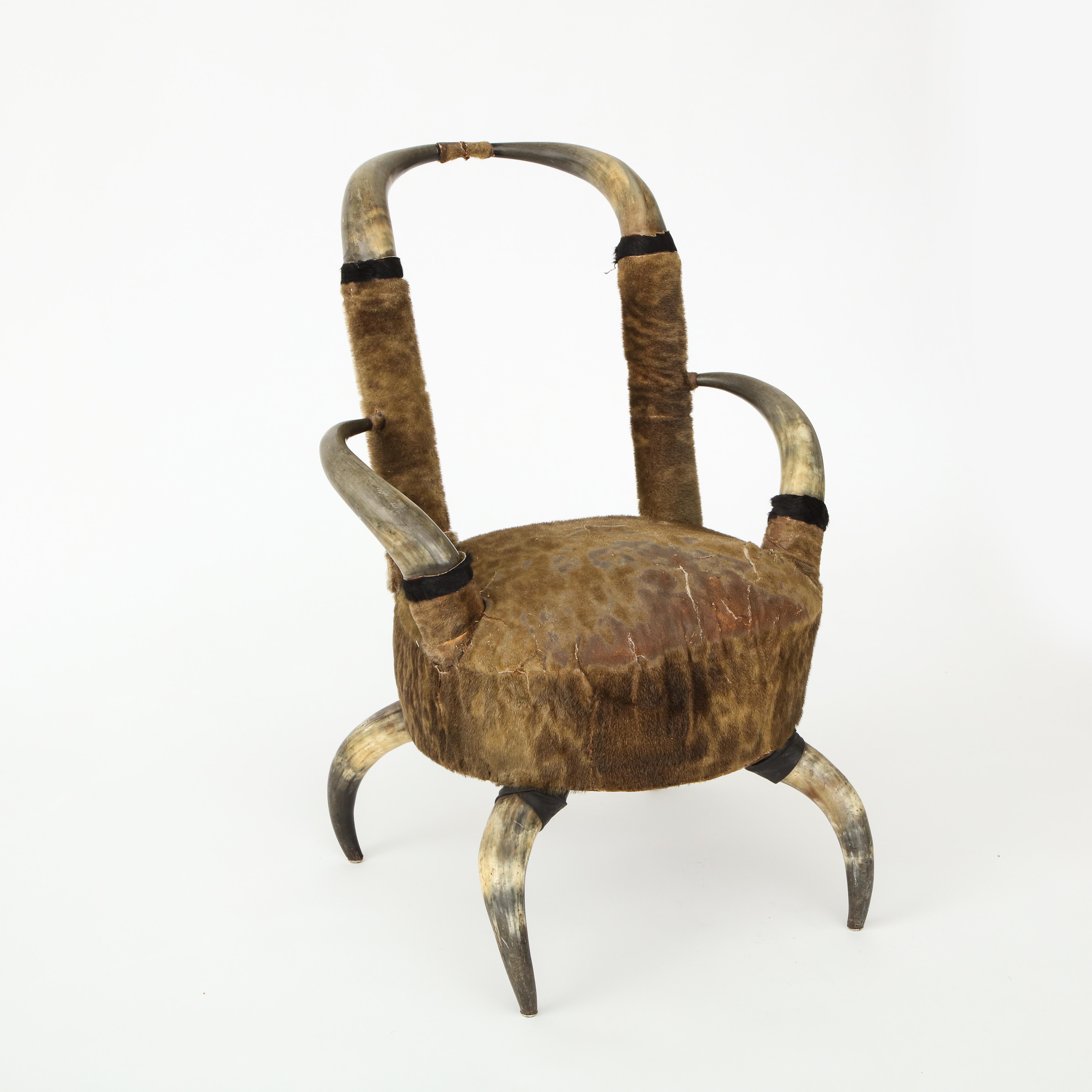 Fantastic horn chair. Requires restoration. 