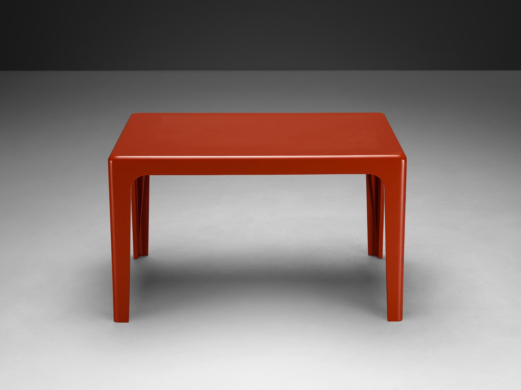 German Horn Collection Post-Modern Dining Table in Red Polyurethane Plastic 1970s For Sale