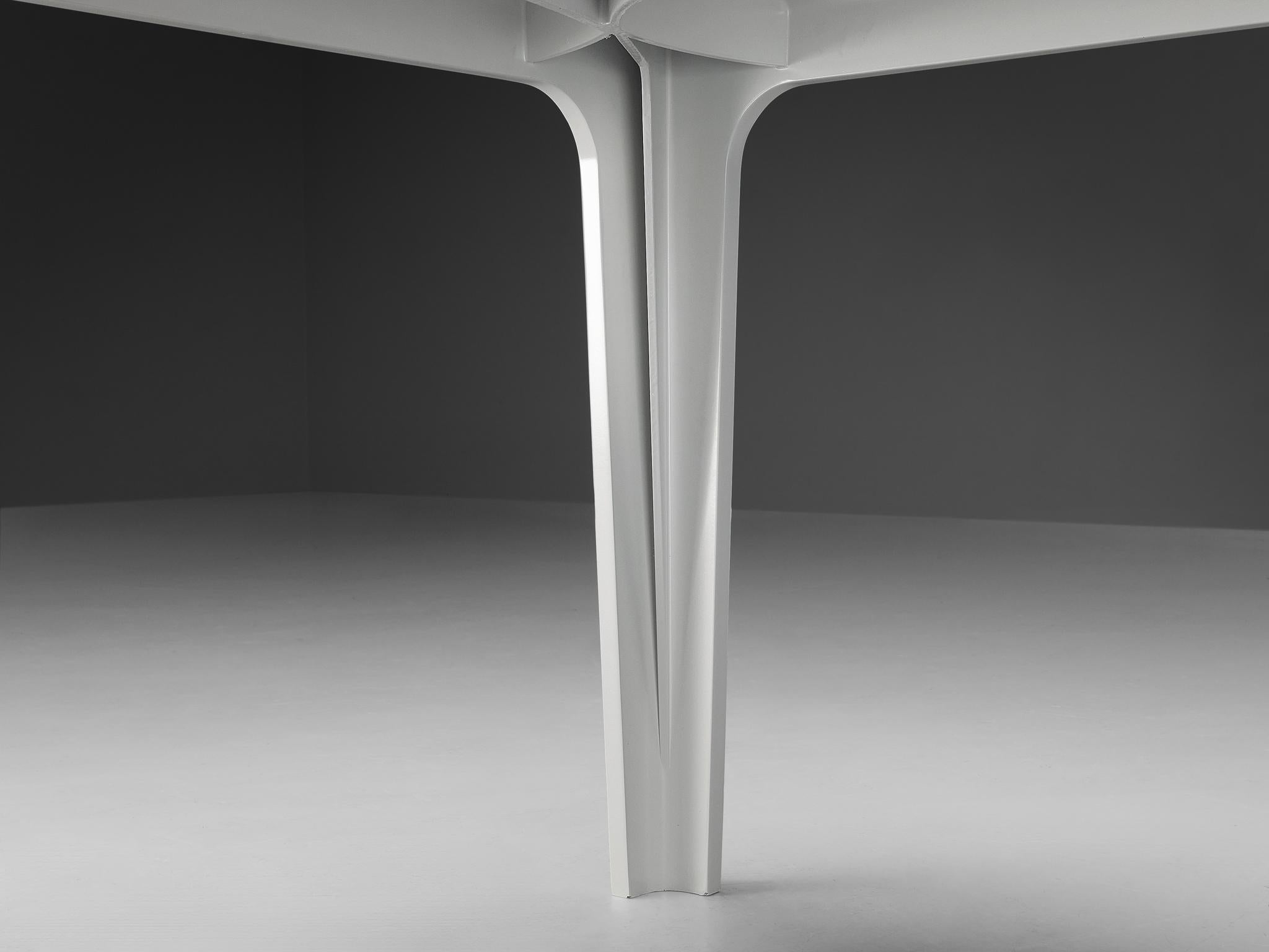 Fin du 20e siècle Table de salle à manger postmoderne en plastique polyuréthane blanc collection Horn 1970 en vente