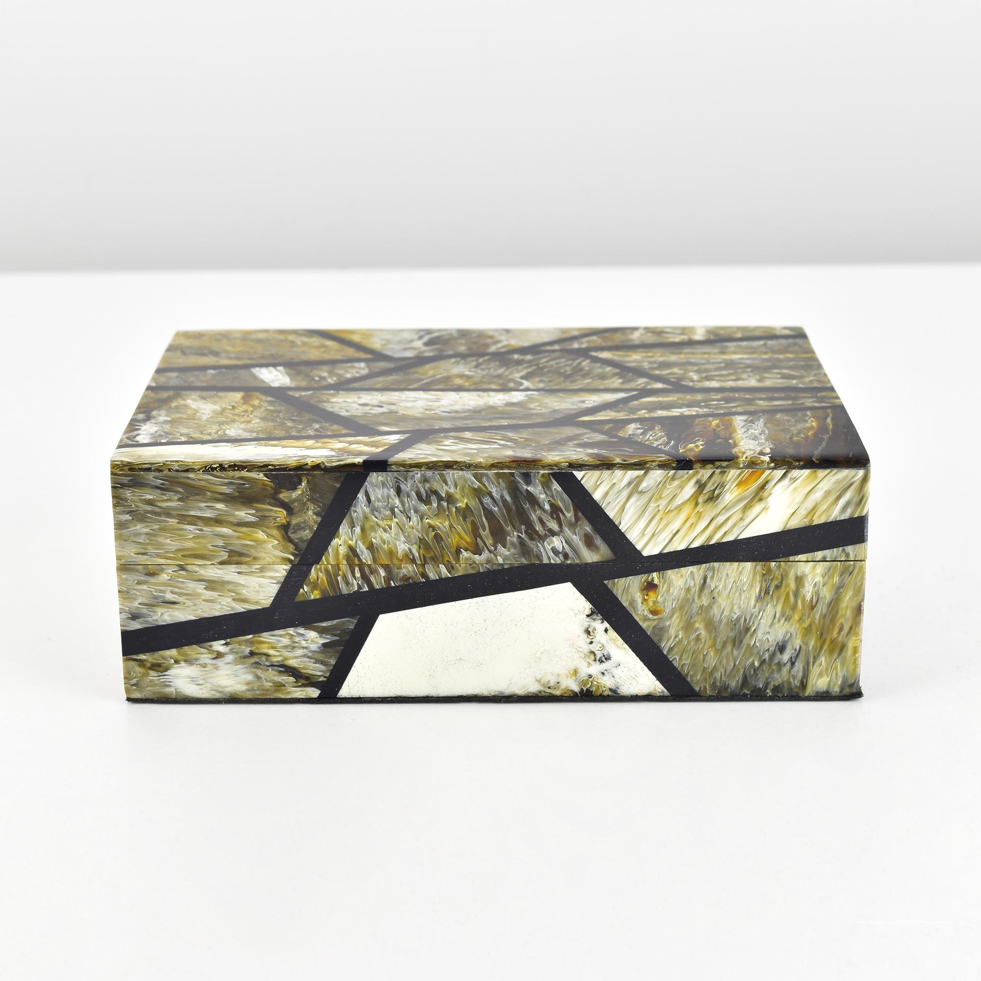 Mosaico de Cuerno Caja Decorativa para Cigarrillos Art Decó Estilo Modernista en Bueno estado para la venta en Bad Säckingen, DE