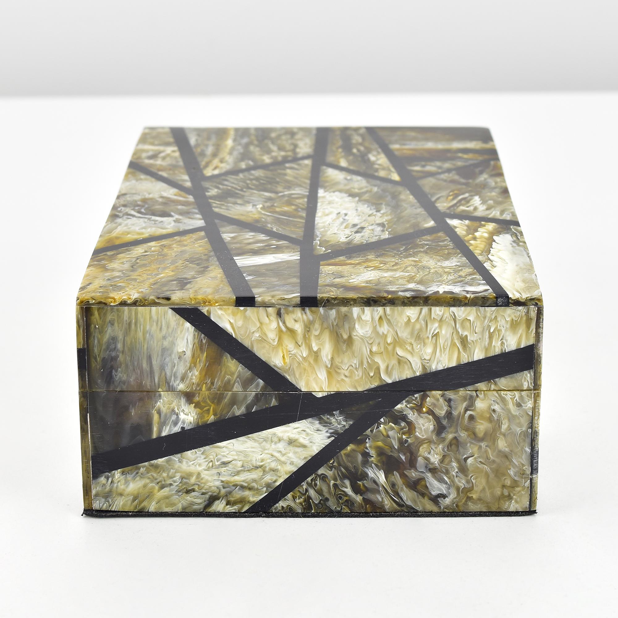 Mosaico de Cuerno Caja Decorativa para Cigarrillos Art Decó Estilo Modernista Siglo XXI y contemporáneo en venta