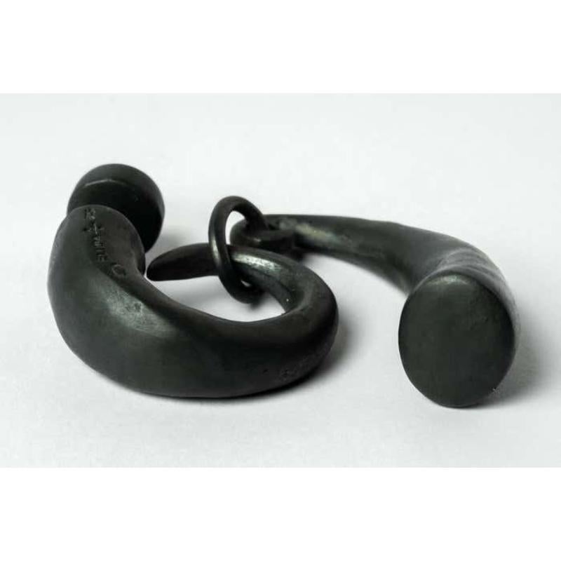 Women's or Men's Horn Pendant Earring (KA) For Sale