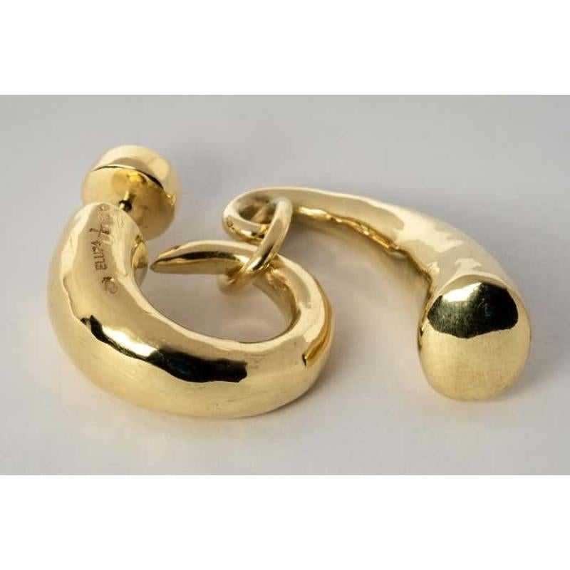 Women's or Men's Horn Pendant Earring (YGA) For Sale