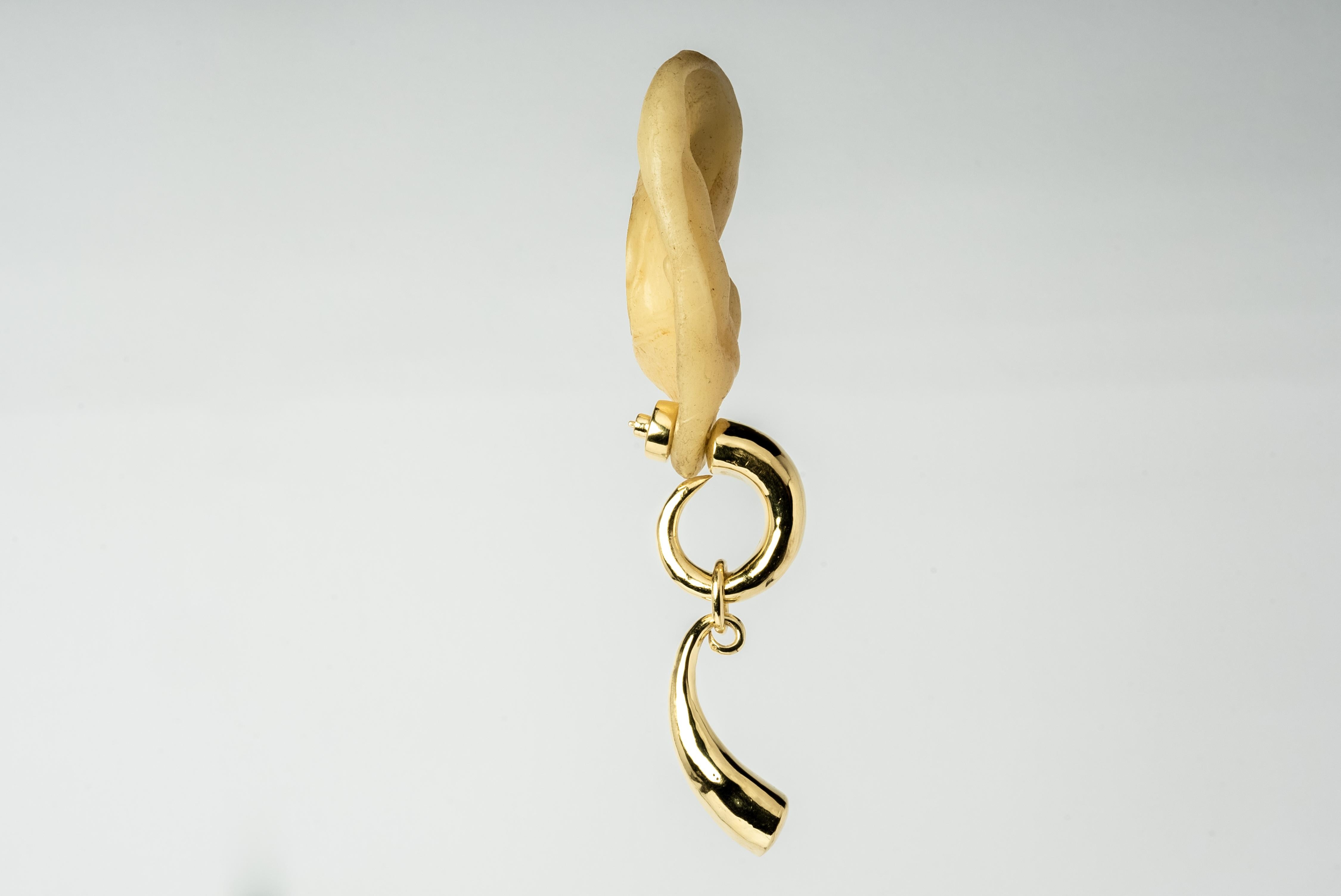 Horn Pendant Earring (YGA) For Sale 3