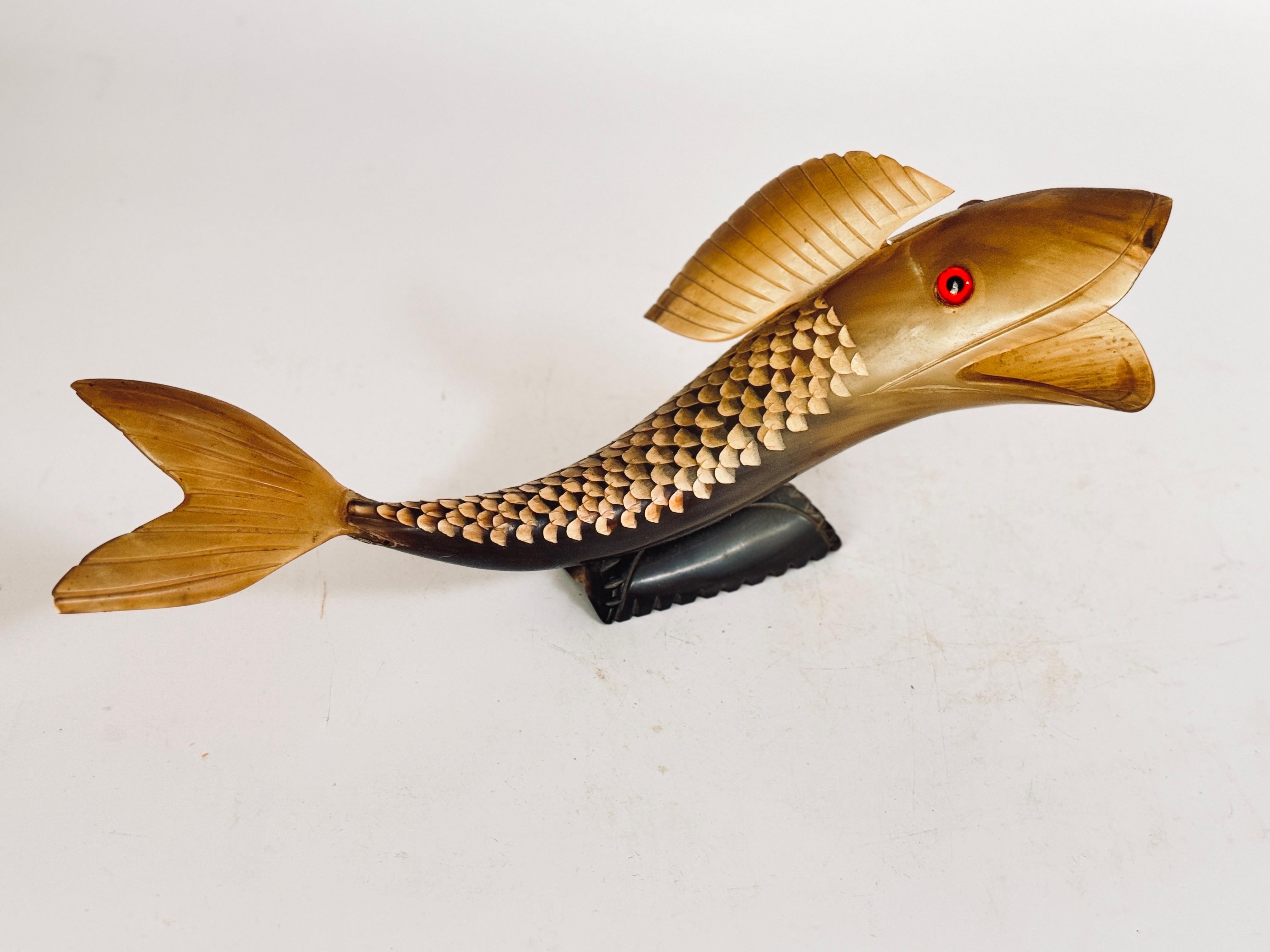 Horn Sculpture representing a Fish Mid-Century  France 20th Century In Good Condition For Sale In Auribeau sur Siagne, FR