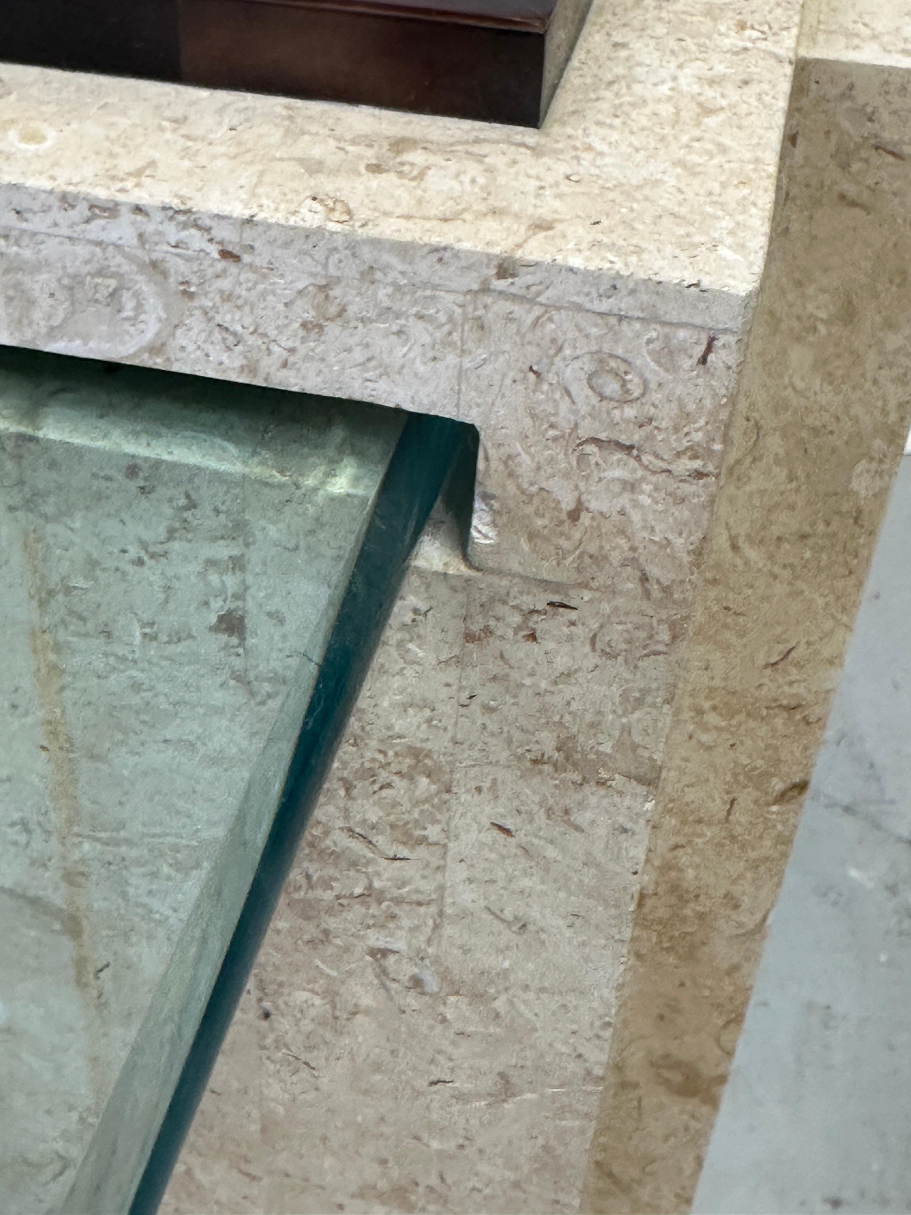 Table d'appoint en corne, travertin et verre Attribuée à Enrique Garcel en vente 2