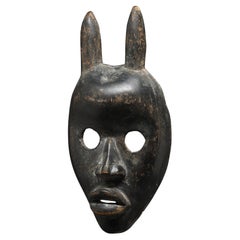 Gehörnte Antilope Mensch Dunkles Holz Maske Dan People Elfenbeinküste Afrika Offene Augen Gehörnte Antilope Mensch Dunkles Holz Maske Dan People Elfenbeinküste Afrika Offene Augen