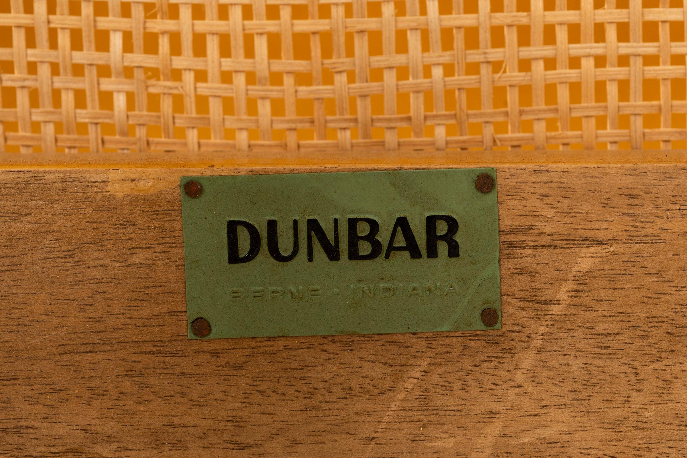 Hornierter Dunbar-Esszimmerstuhl mit Horn im Angebot 1