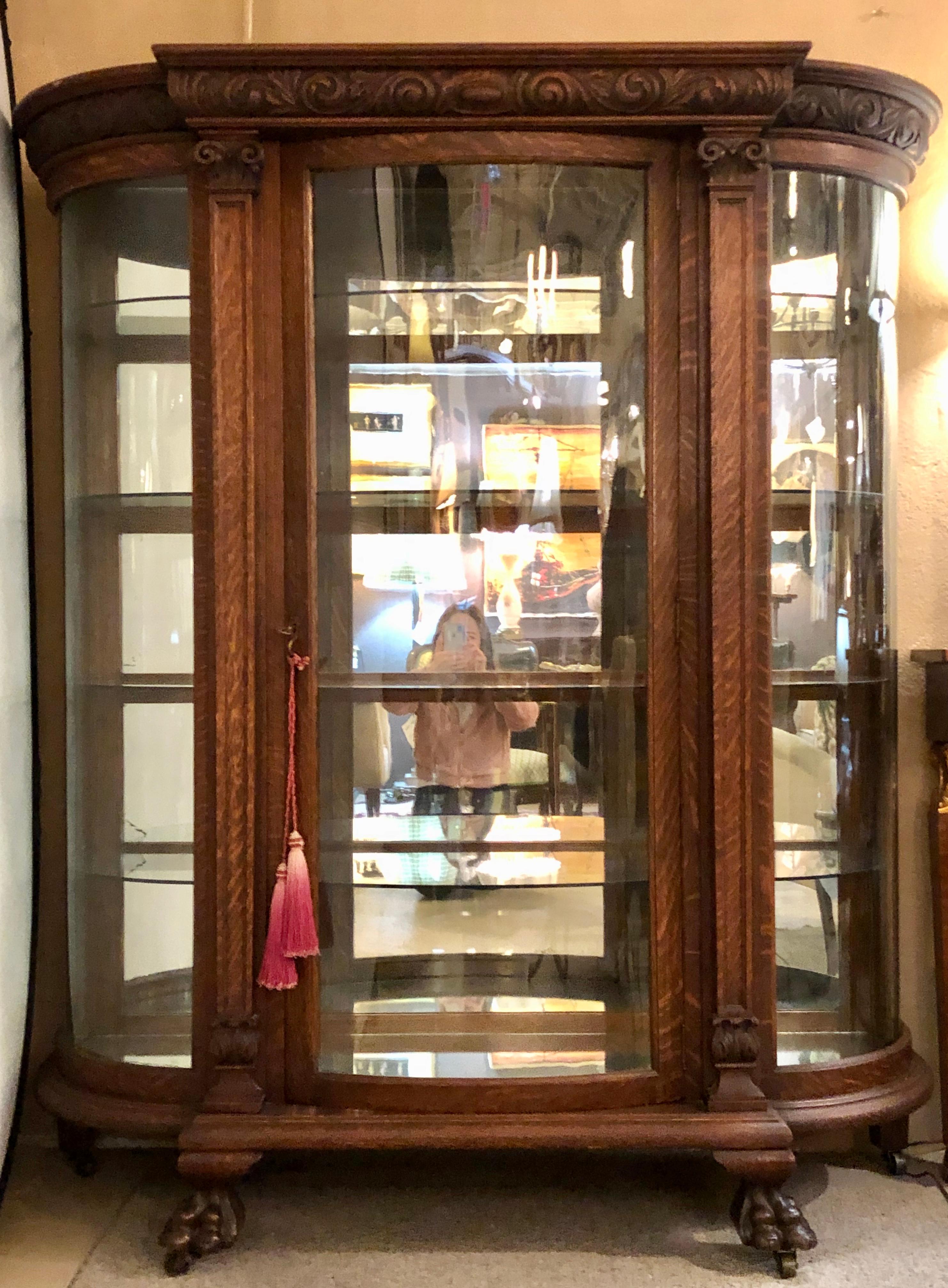 R J Horner or Herter Brothers carved China cabinet or vitrine circa 1920s of tiger oak. A wonderfully stylish Victorian piece of furniture as this large and impressive china cabinet depicts the sign of the times wonderfully. Raised on finely carved