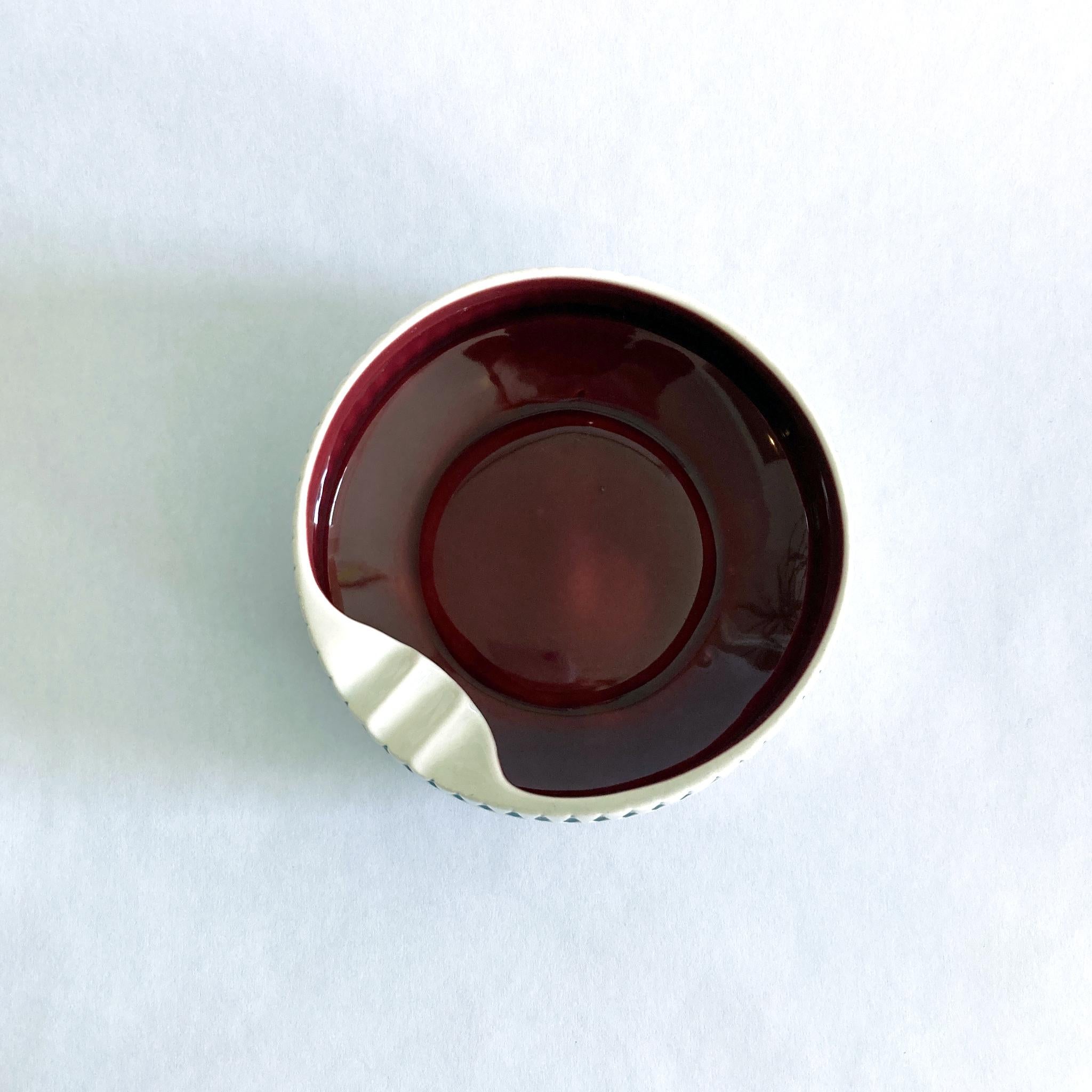 Mid-20th Century Hornsea Pottery by John Clappison Vide Poche in White, Black and Burgundy, 1950s For Sale