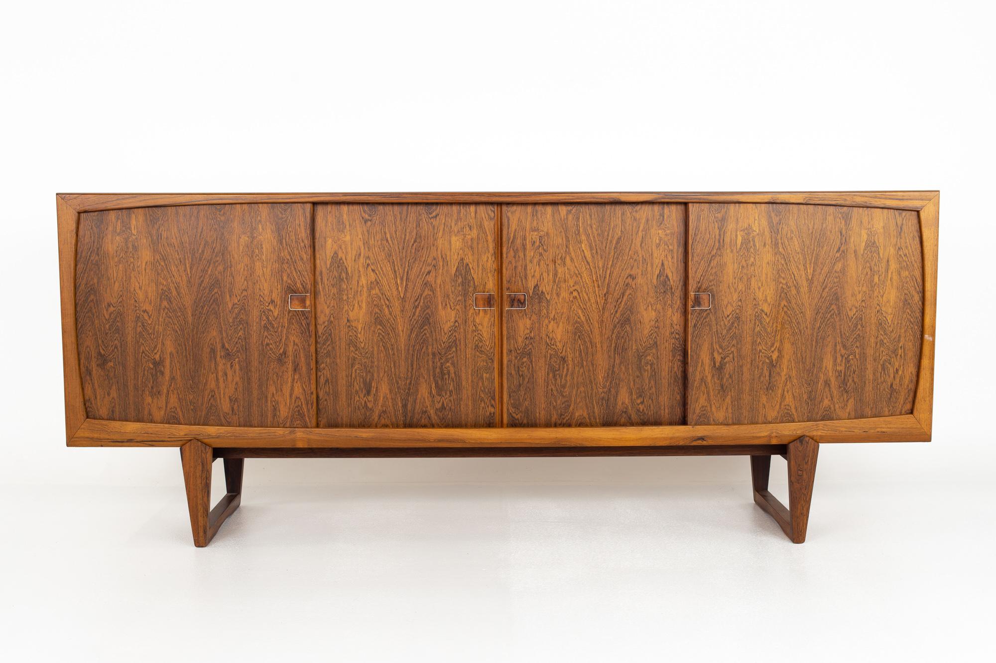 Hornslet Danish mid century rosewood sleigh leg credenza

Credenza measures: 82.5 wide x 19.5 deep x 34 inches high

?All pieces of furniture can be had in what we call restored vintage condition. That means the piece is restored upon purchase
