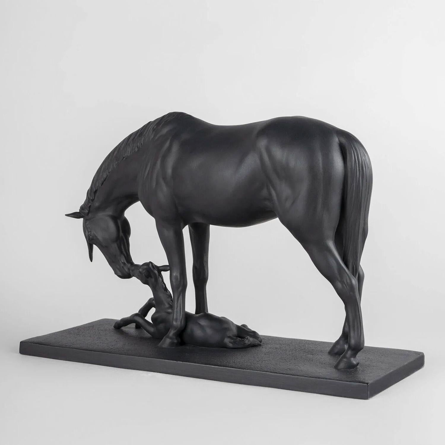 Schwarze Pferd-Skulptur (Handgefertigt) im Angebot