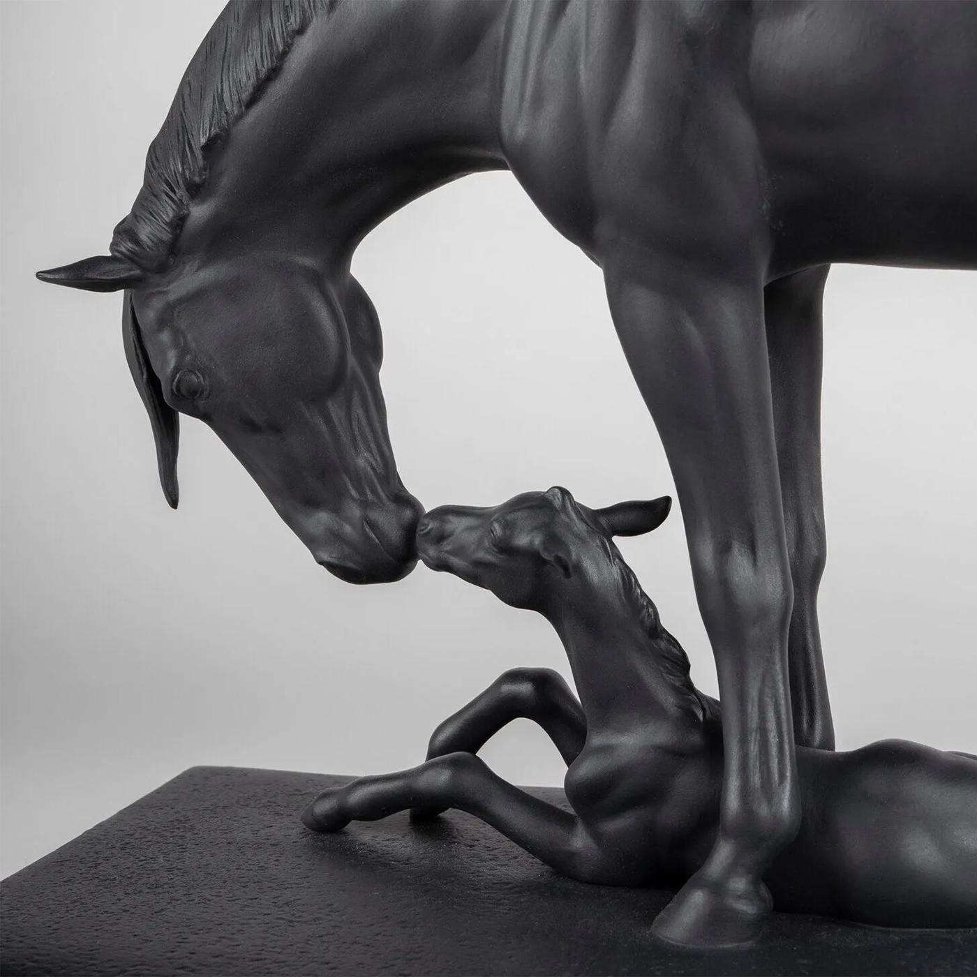 Schwarze Pferd-Skulptur im Angebot 2