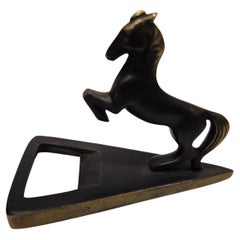 Ouvre-bouteille en forme de cheval, laiton noirci, Richard Rohac Vienne, Autriche