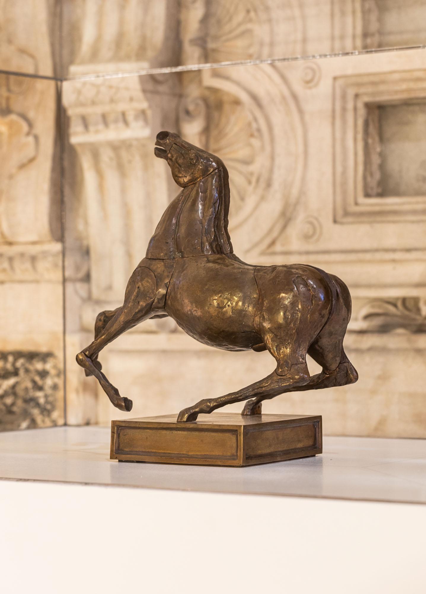 Horse bronze puzzle sculpture signed Cassinari and Miguel Berrocal.
Important collaboration between two famous artists, the Spanish sculptor Miguel Berrocal and the Italian painter and sculptor Bruno Cassinari.
Numbered and signed.
It comes with
