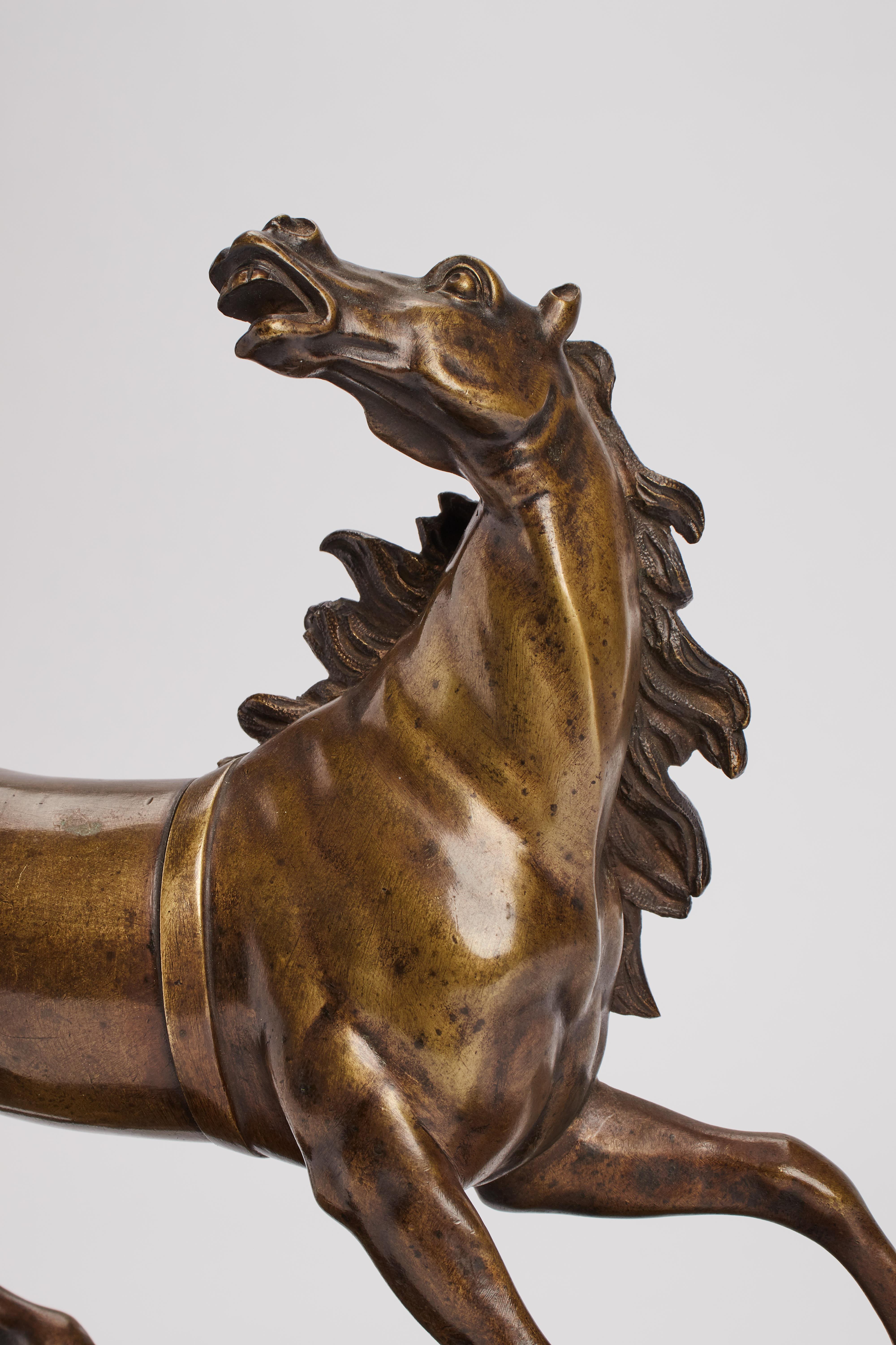 Sculpture en bronze représentant un cheval en mouvement. France, vers 1890.