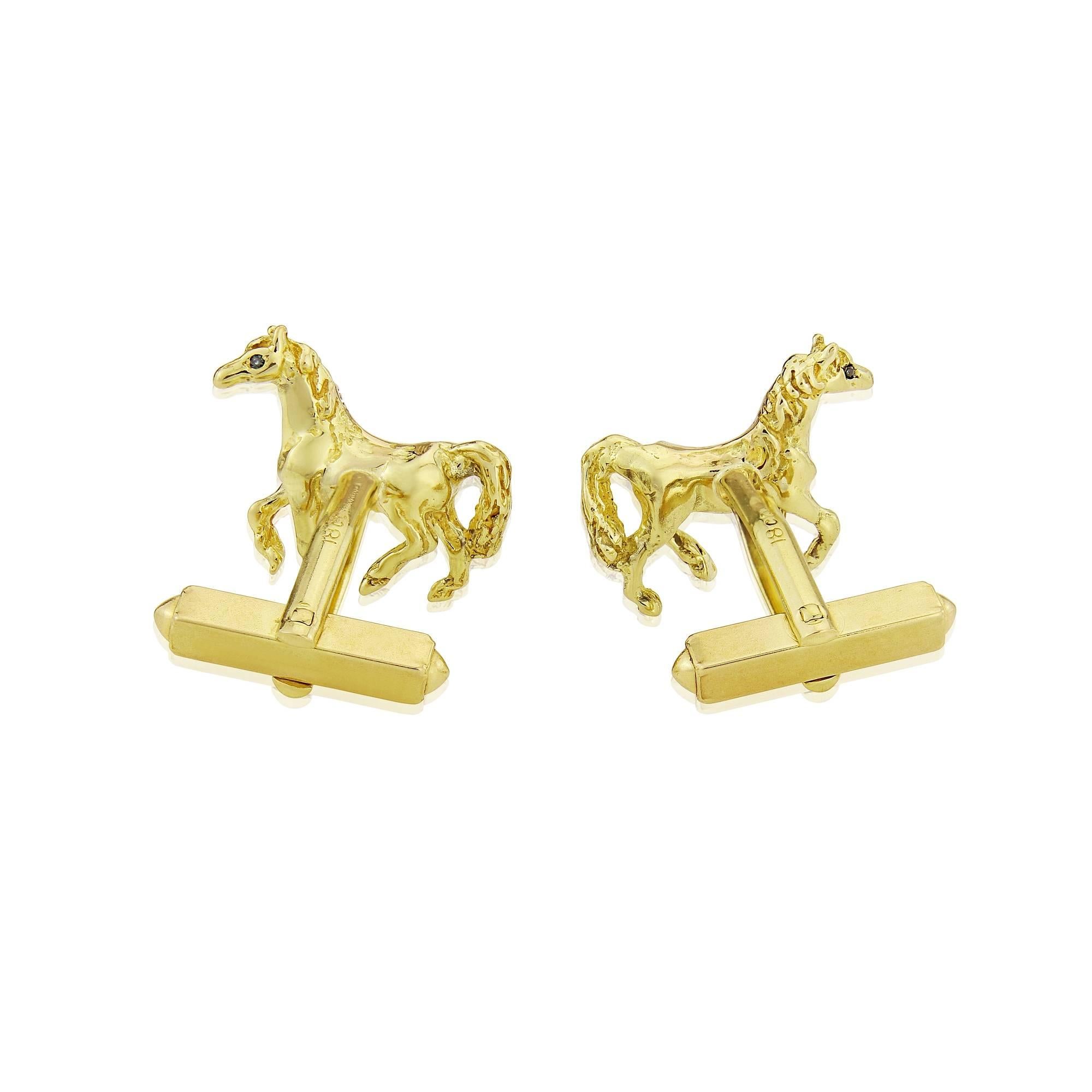Horse Cufflinks in 18 Karat Gold with Emerald Eyes In New Condition For Sale In London, GB