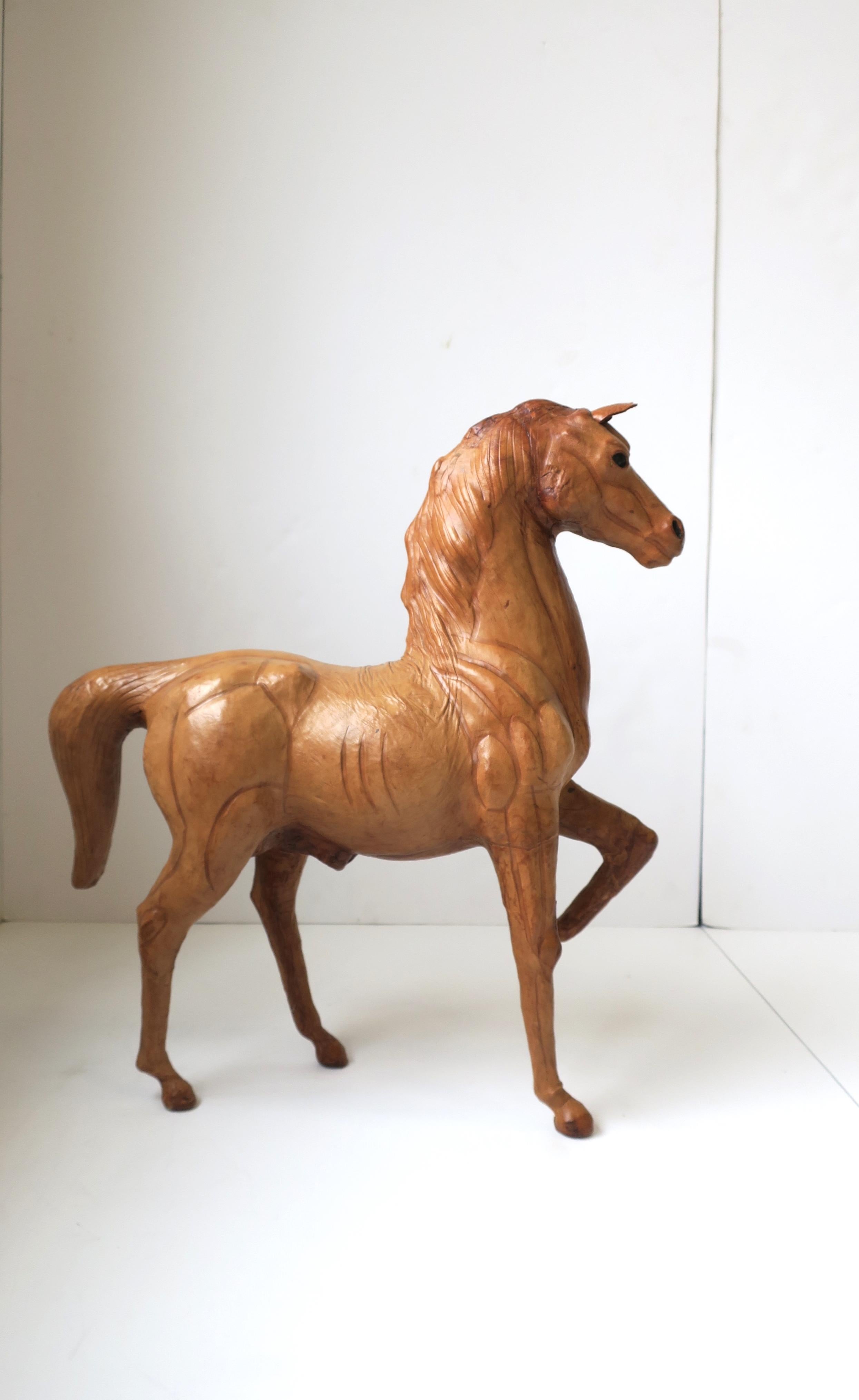 Lederpferd Equine-Tierskulptur aus Leder im Volkskunststil (amerikanisch) im Angebot