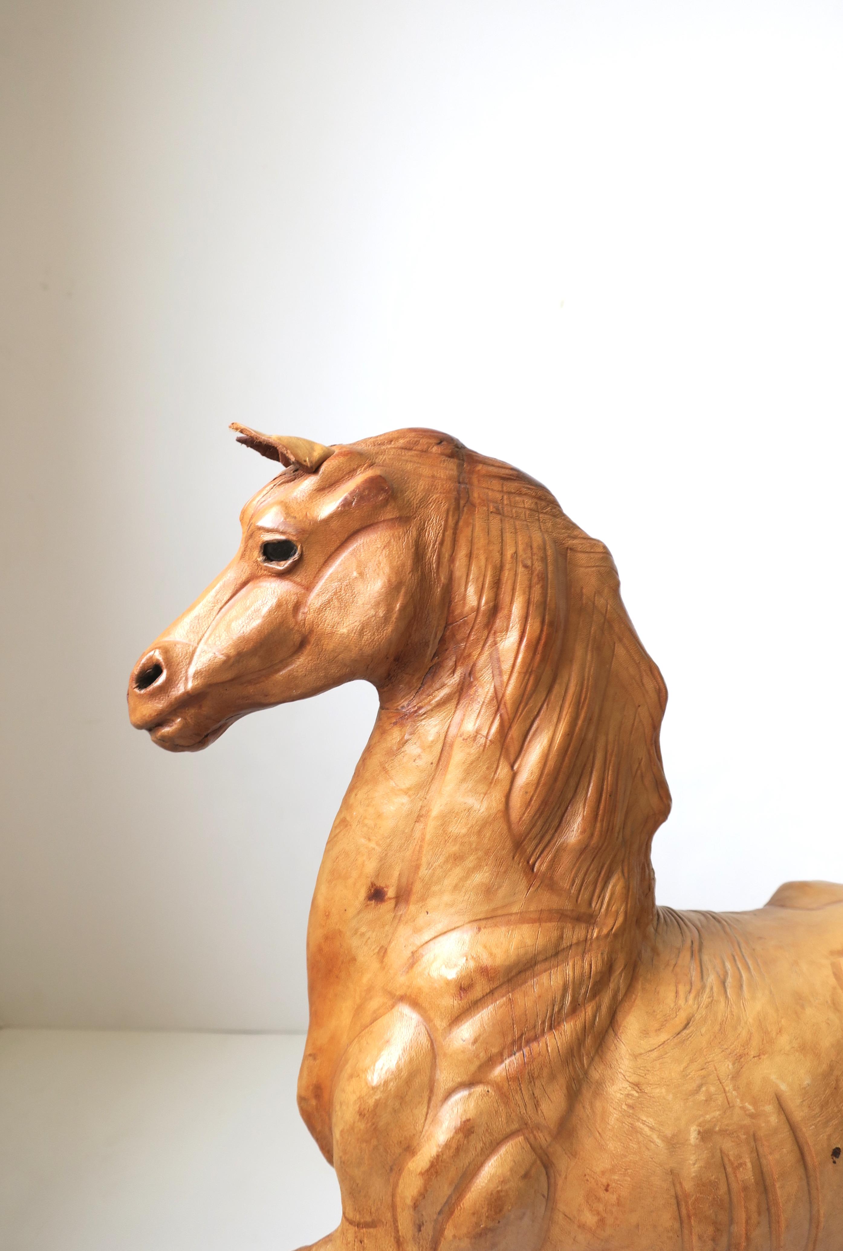 Lederpferd Equine-Tierskulptur aus Leder im Volkskunststil (Handgefertigt) im Angebot