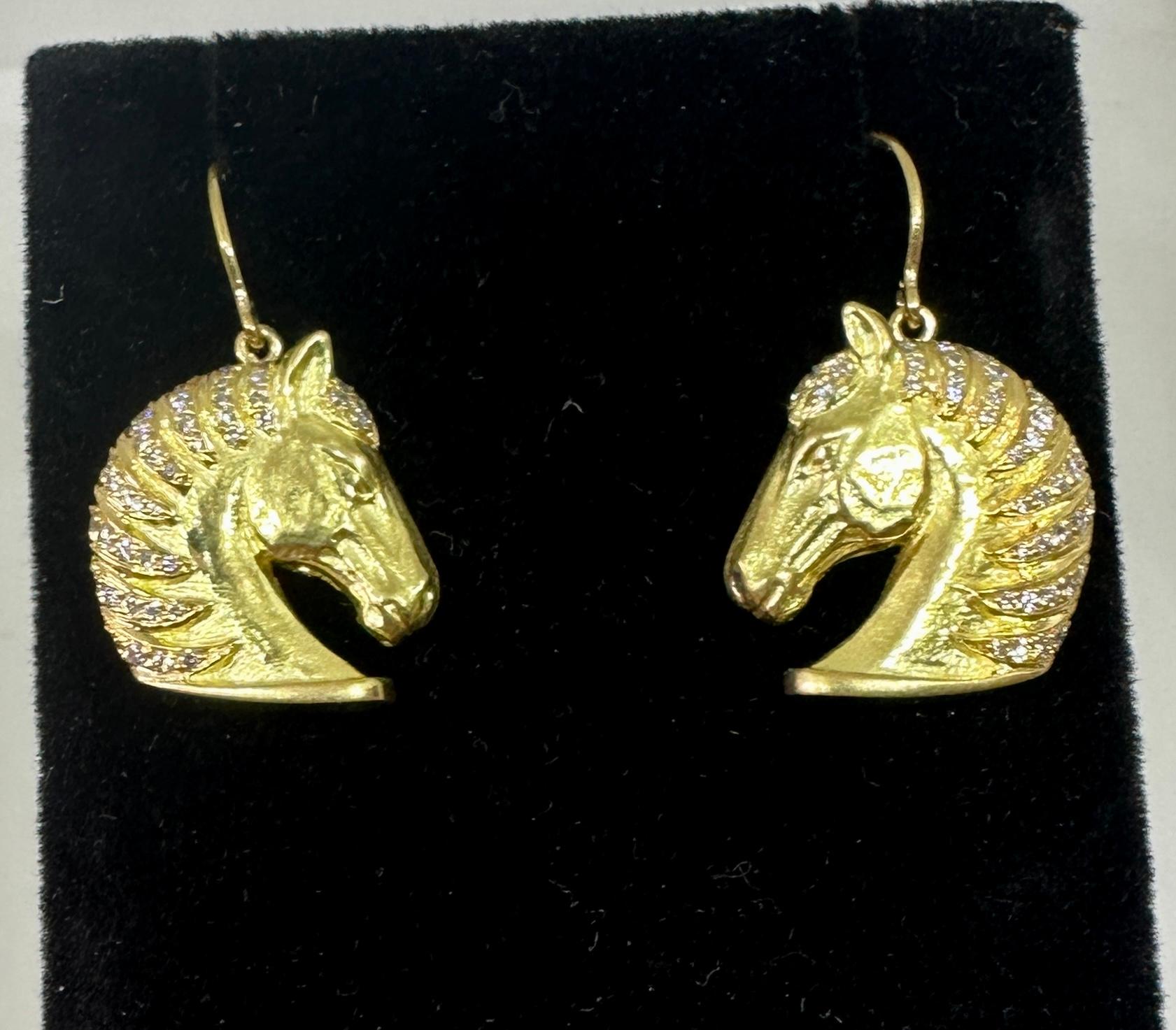 Taglio rotondo Orecchini con diamanti Testa di cavallo 80 Francia Oro 18 carati Dangle Drop Retro MidCentury in vendita