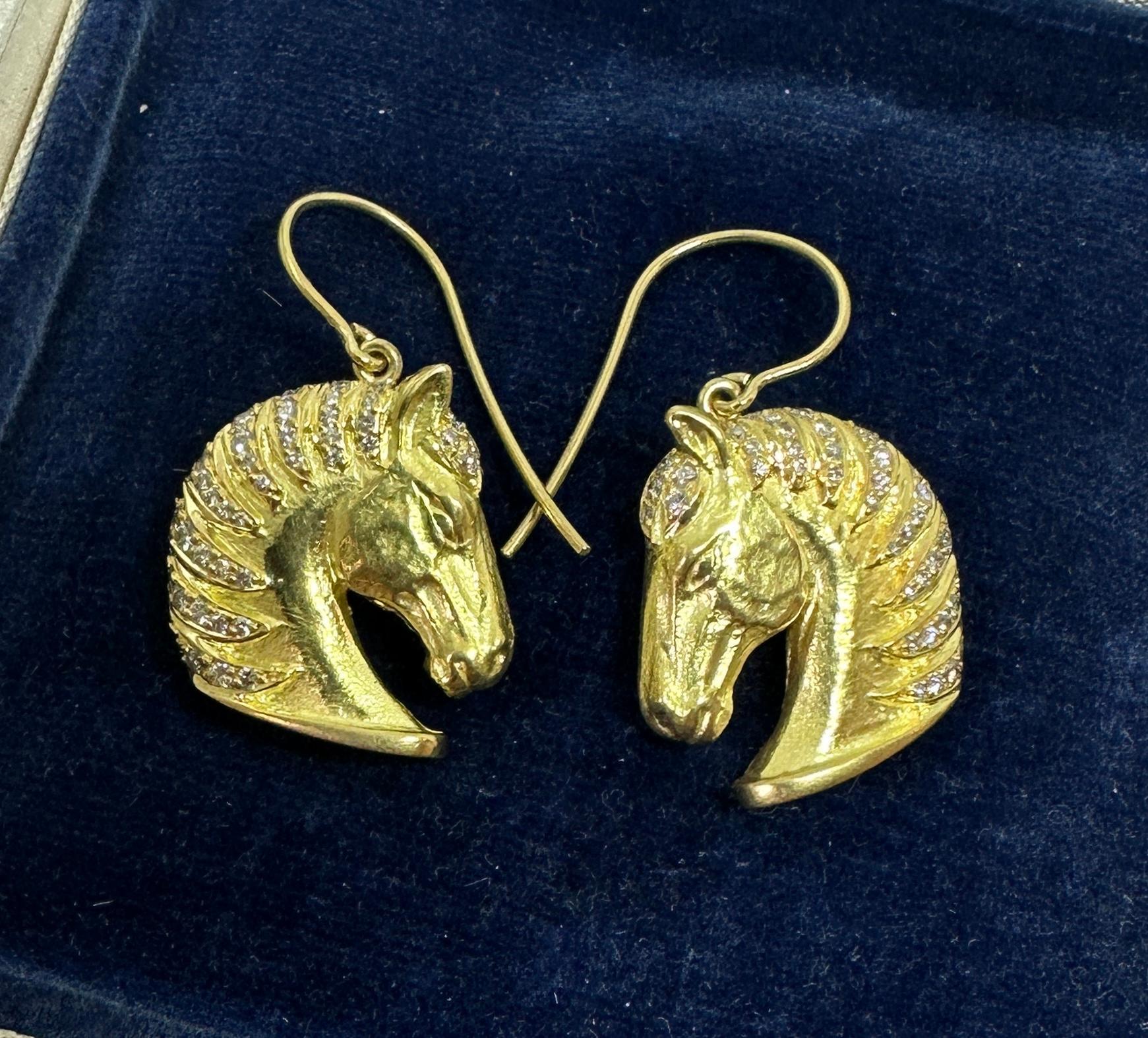 Orecchini con diamanti Testa di cavallo 80 Francia Oro 18 carati Dangle Drop Retro MidCentury In condizioni ottime in vendita a New York, NY