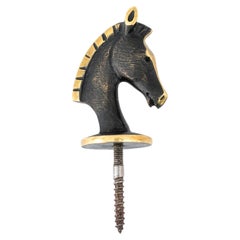 Tappo per bottiglia con testa di cavallo di Walter Bosse, anni '50 circa (marchio sul fondo)