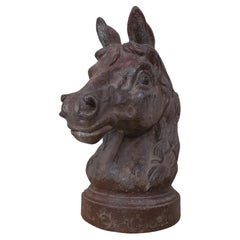 Poste de enganche de hierro fundido con cabeza de caballo