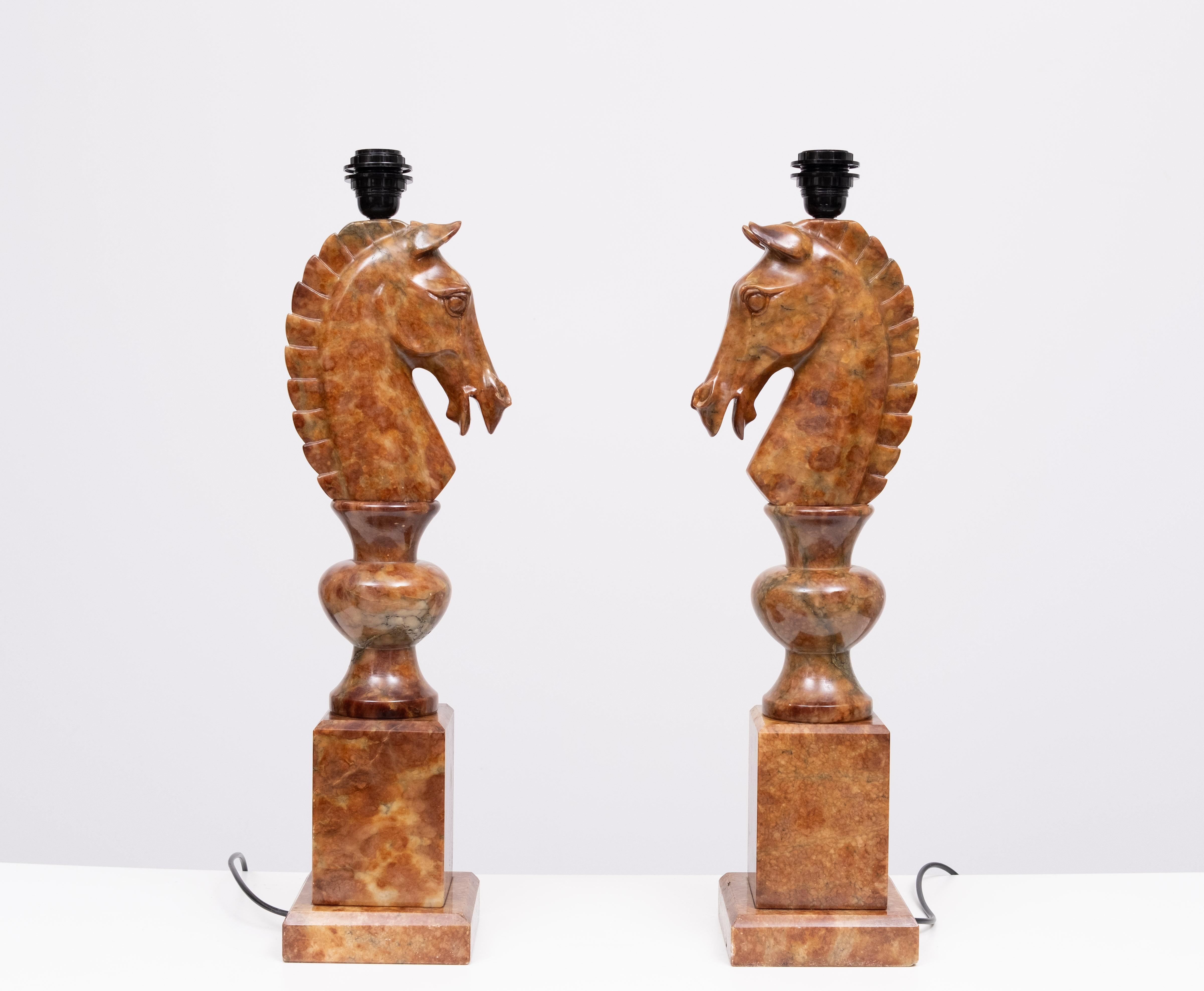 Large Horse Head Chess Knights Carved Alabaster Lamps Italy 1960s In Good Condition For Sale In Den Haag, NL