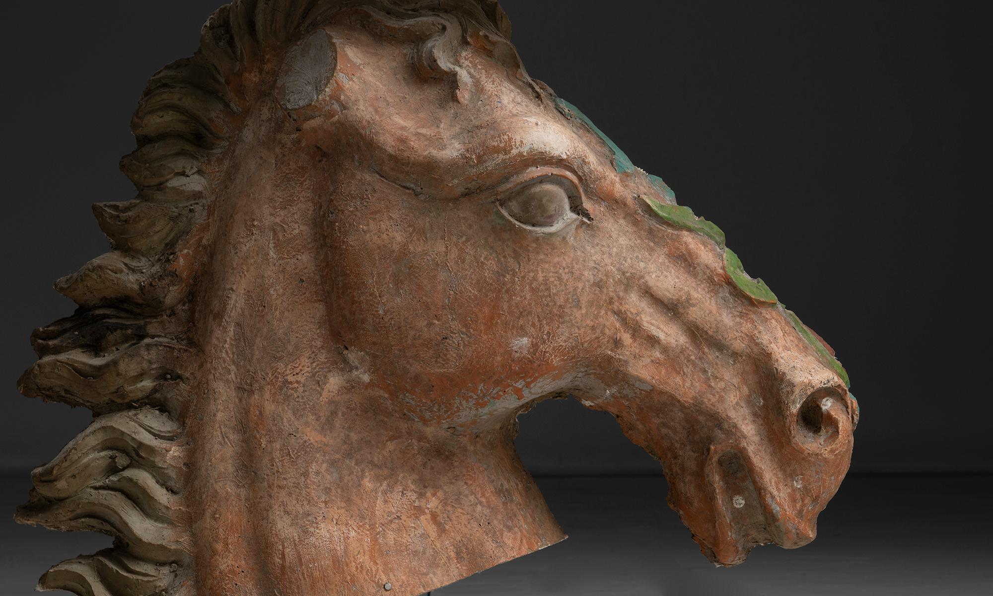 Frankreich, 1960
Bemalte Fiberglas-Pferdekopf-Lampen mit neu angefertigten Leinenschirmen.
37 