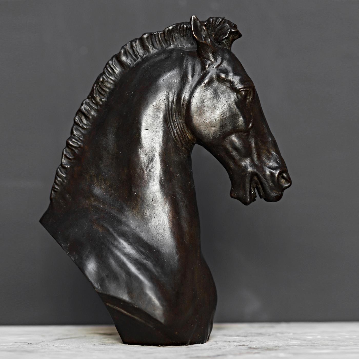 Symbol of strength and energy, this horse head sculpture combines ancient heritage with a modern sensibility. Rich in details, it showcases a deftly sculptured musculature and mane, entirely handcrafted of bronze with the lost wax technique. A