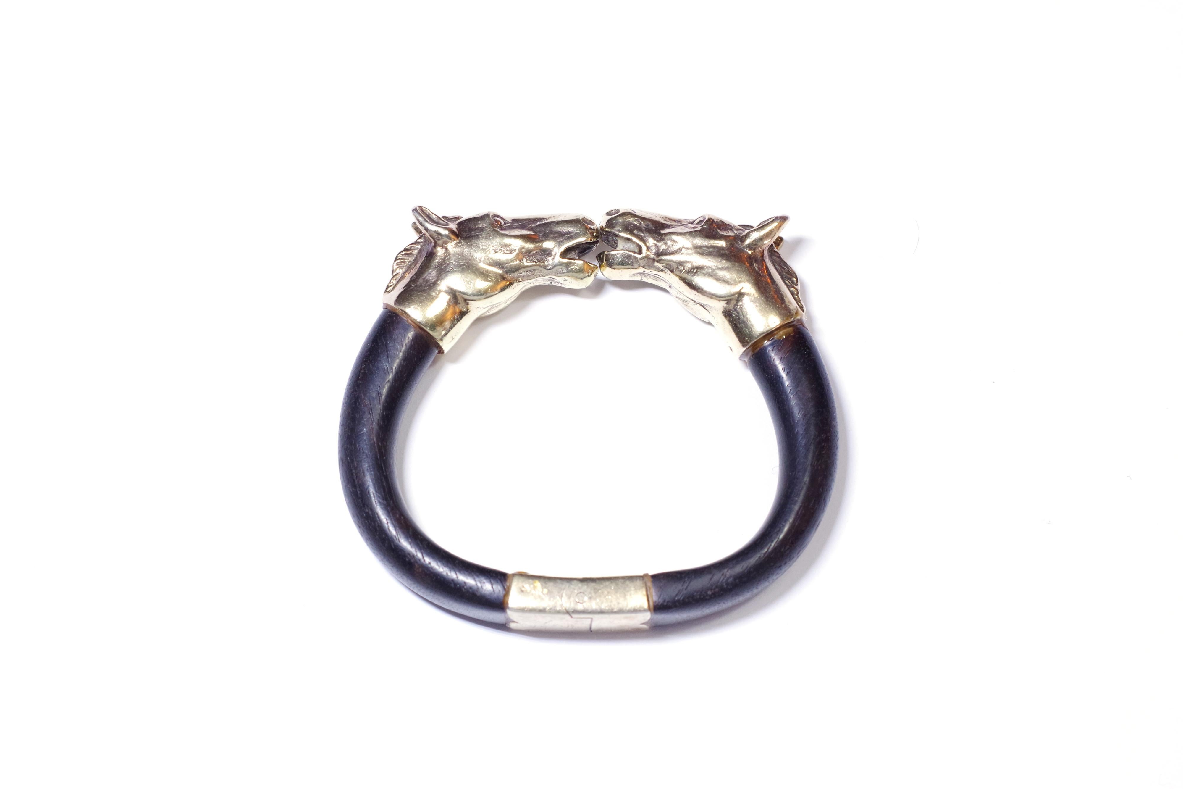 Horse heads bracelet with articulated ebony and silver gilt. The ends of the bracelet are two horse heads in solid silver and delicately chased. The two sculptures are similar but not identical. The nostrils, the open mouth, the muzzle and the mane