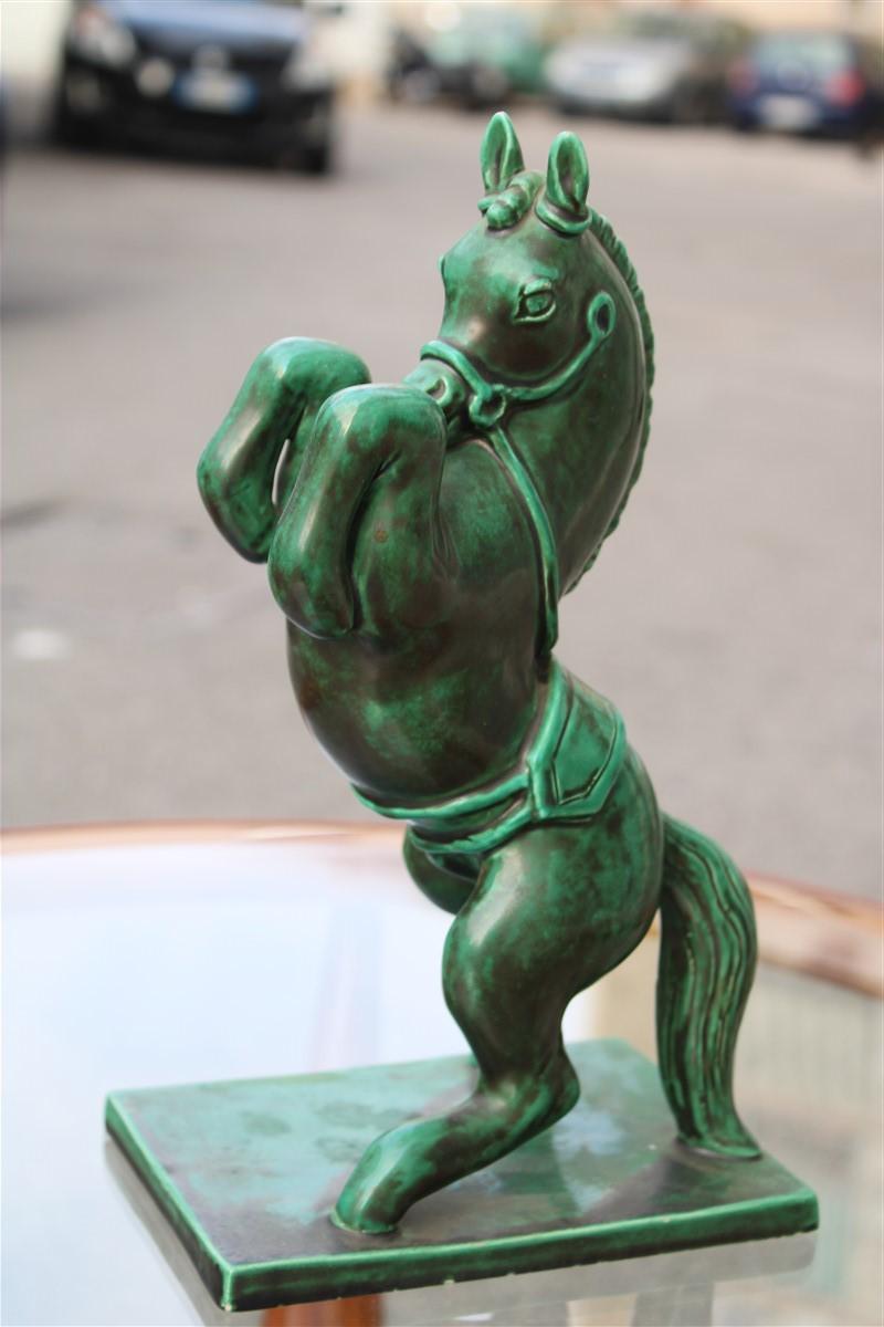 Caballo en cerámica esmaltada verde Zaccagnini Italian Design, 1940.