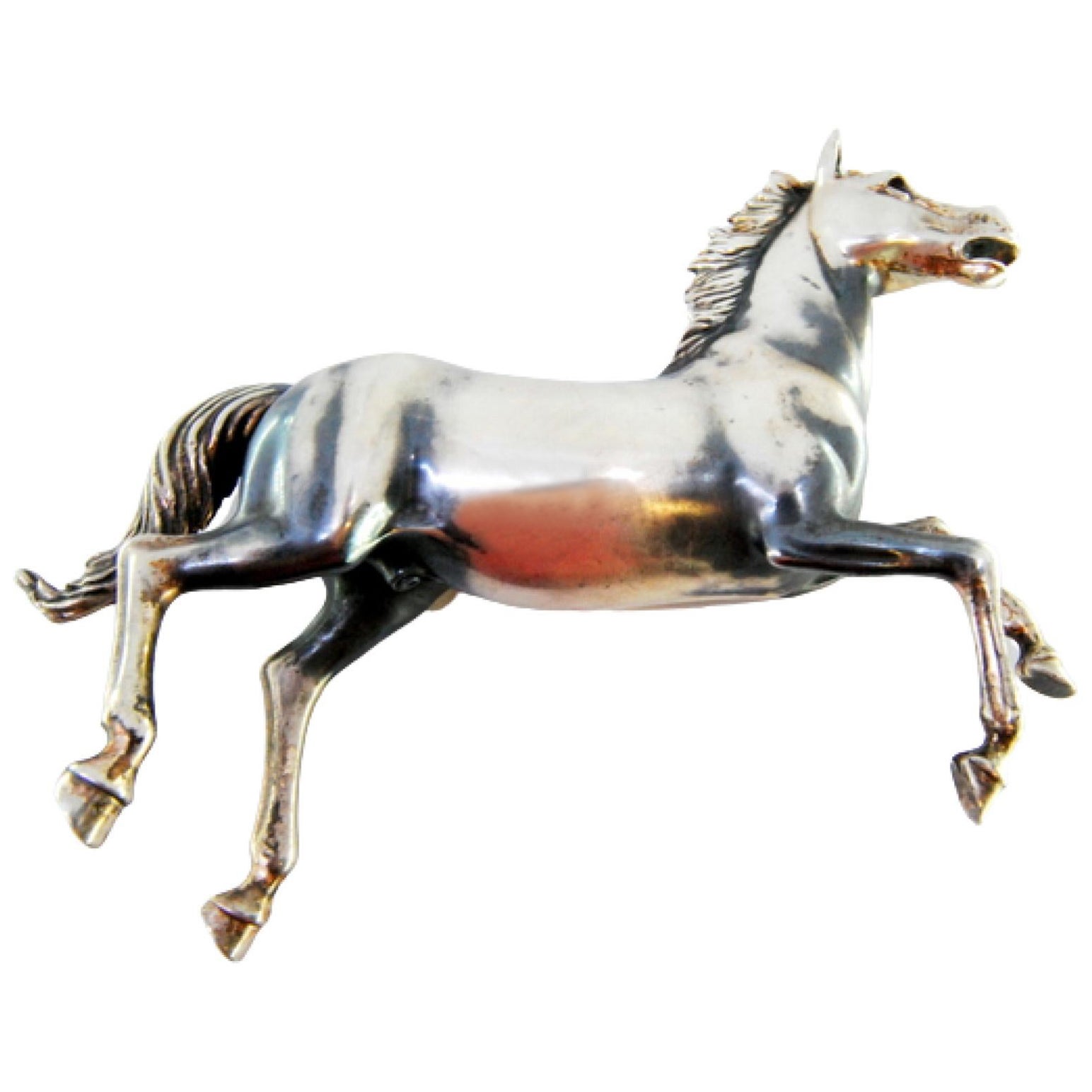 Horse in nielada silver in gallop position