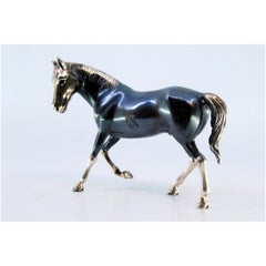 Horse in nielada silver in trotting position