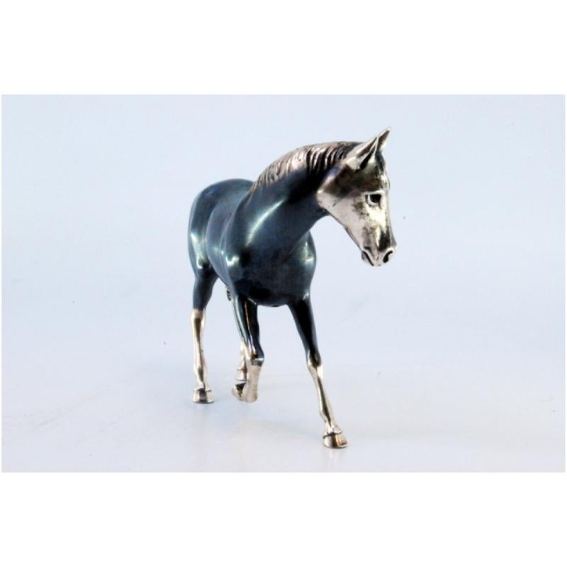 Européen Horse in nielada silver in trotting position en vente