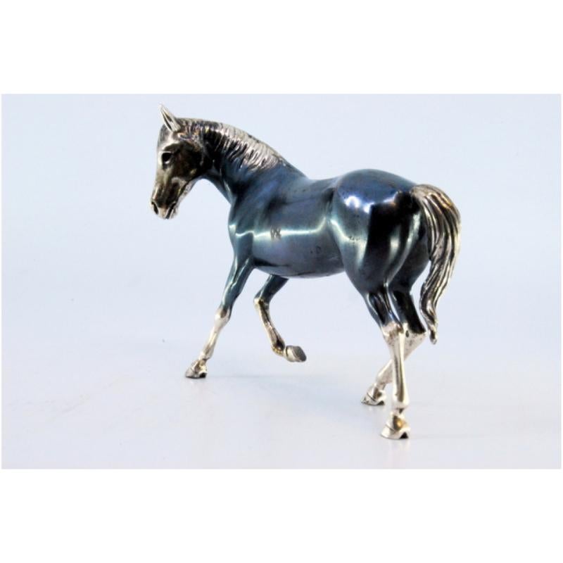 20ième siècle Horse in nielada silver in trotting position en vente