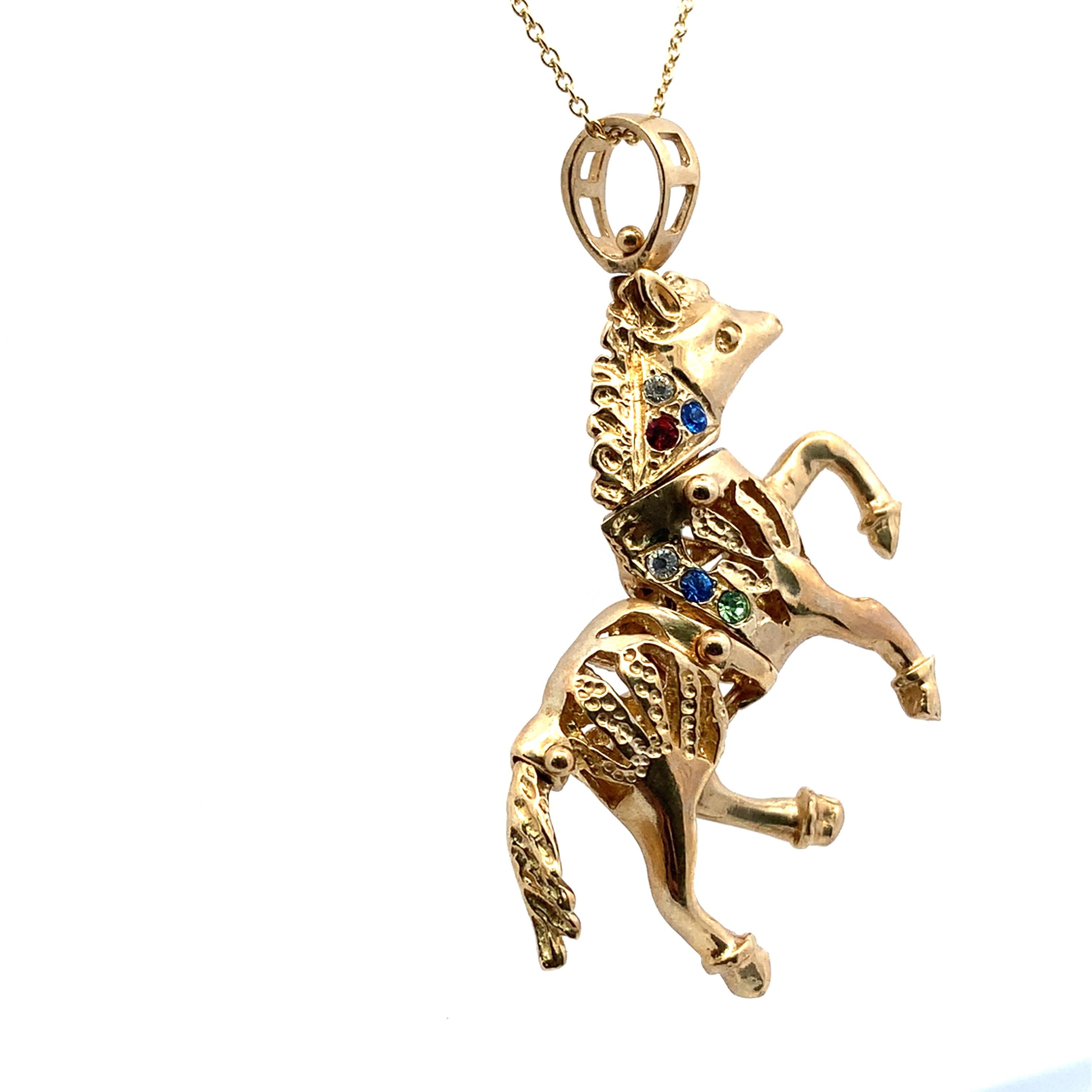 Pferd bewegt sich Vintage Anhänger Halskette Gelbgold im Angebot 1