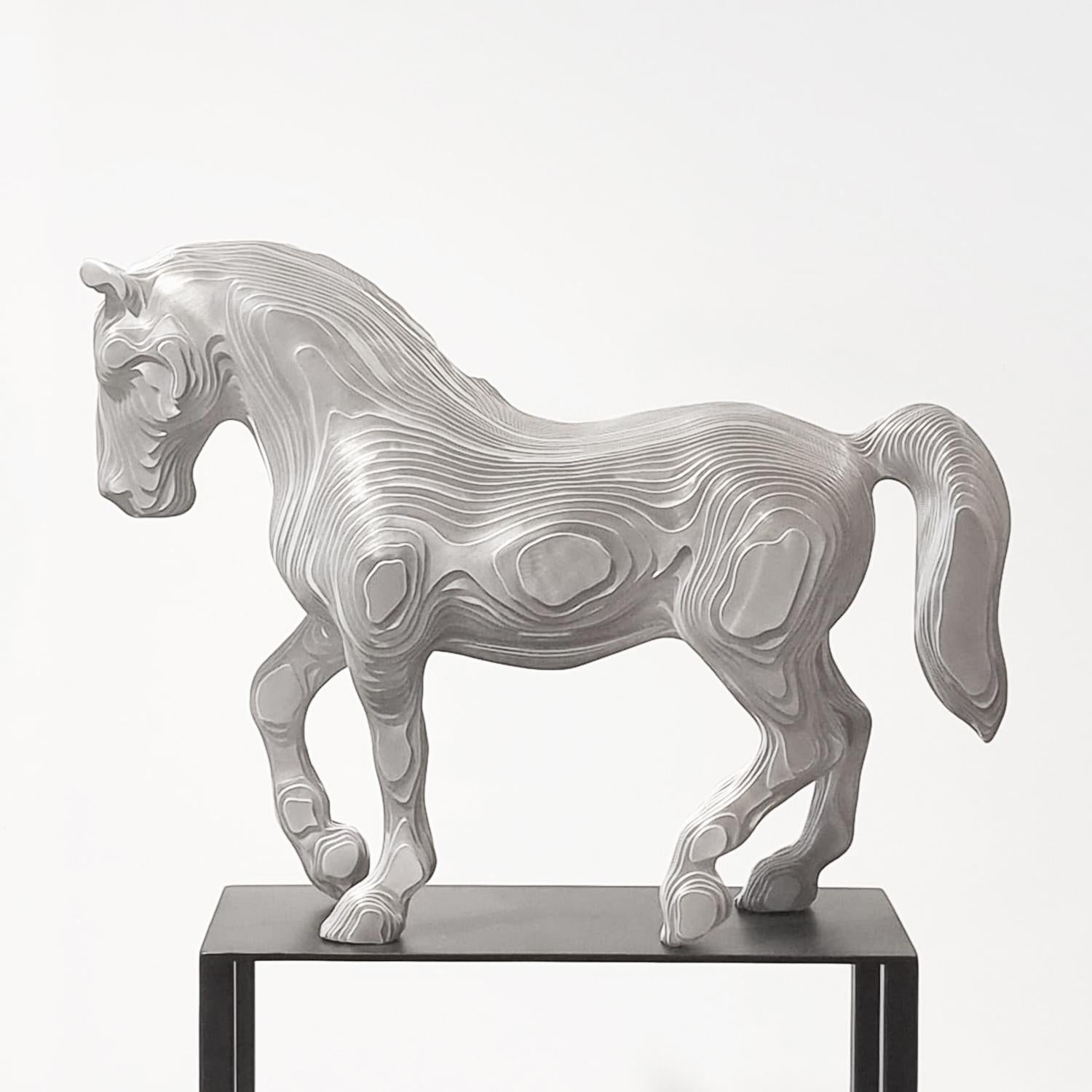 Belga Scultura lucida di cavallo in vendita