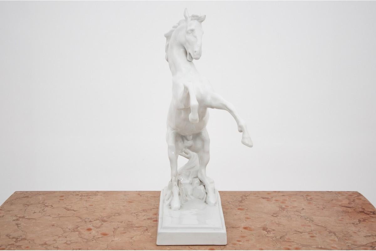porcelain horse statue