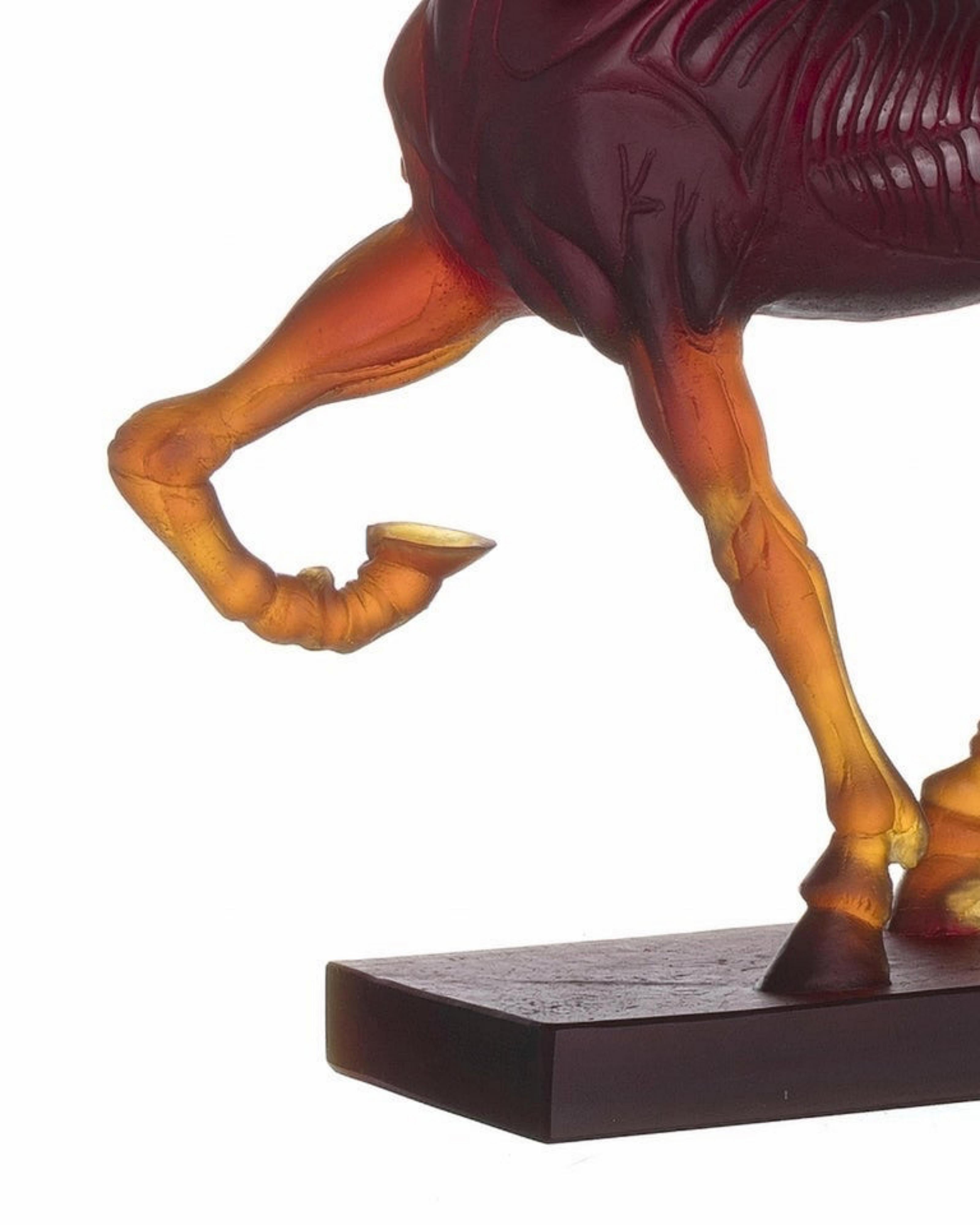 Horse sculpture, Daum
Glass and crystal
Molded and embossed crystal, signed Daum, France', numbered 95/195. 
Tail split and glued. 
Dimension: (width) 44 cm.