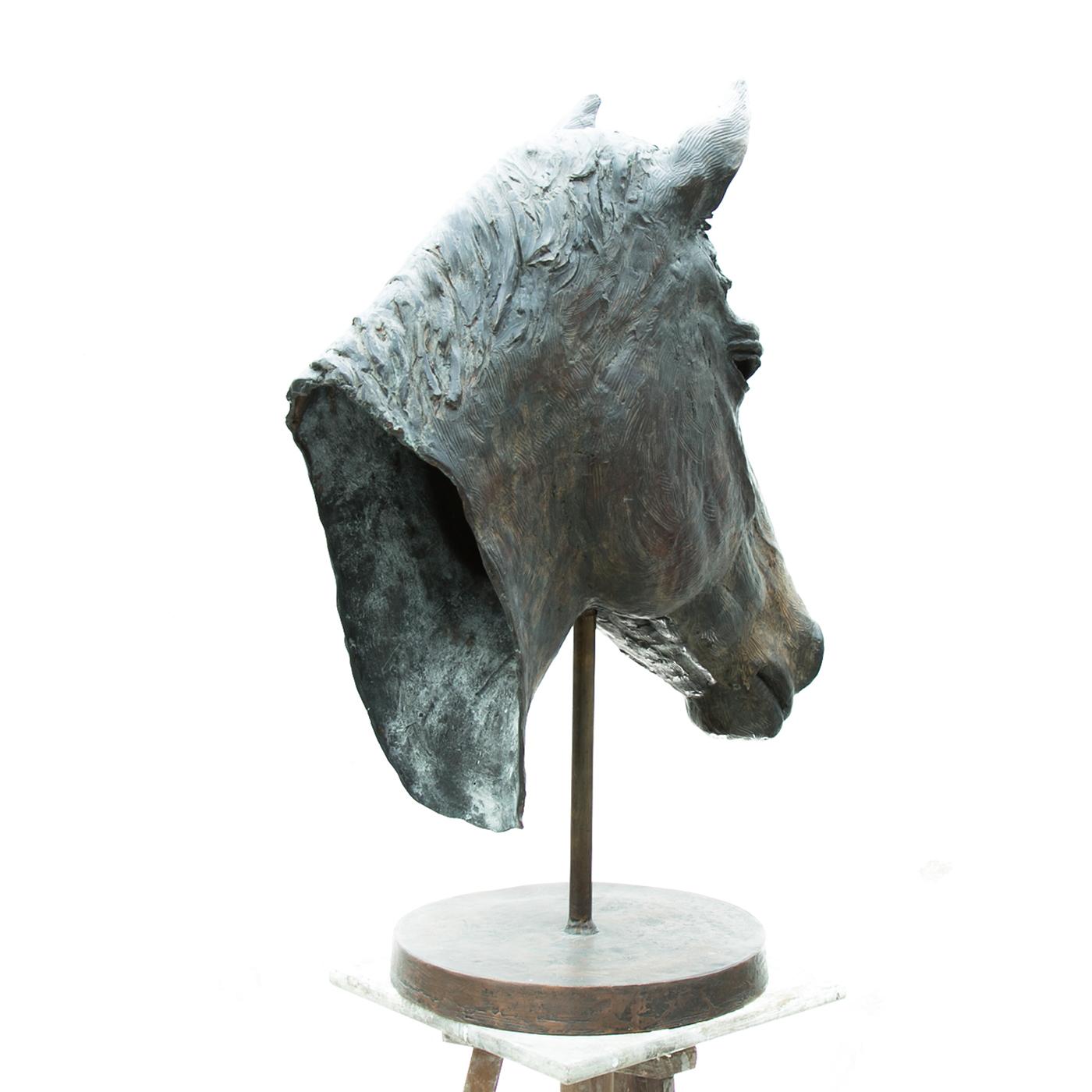 A stunning work of art that will infuse with sophistication both a traditional and a contemporary interior, this horse head sculpture is an original piece by Vincenzo Romanelli. It was sculpted from life in 2014 and portrays a Dutch warmblood