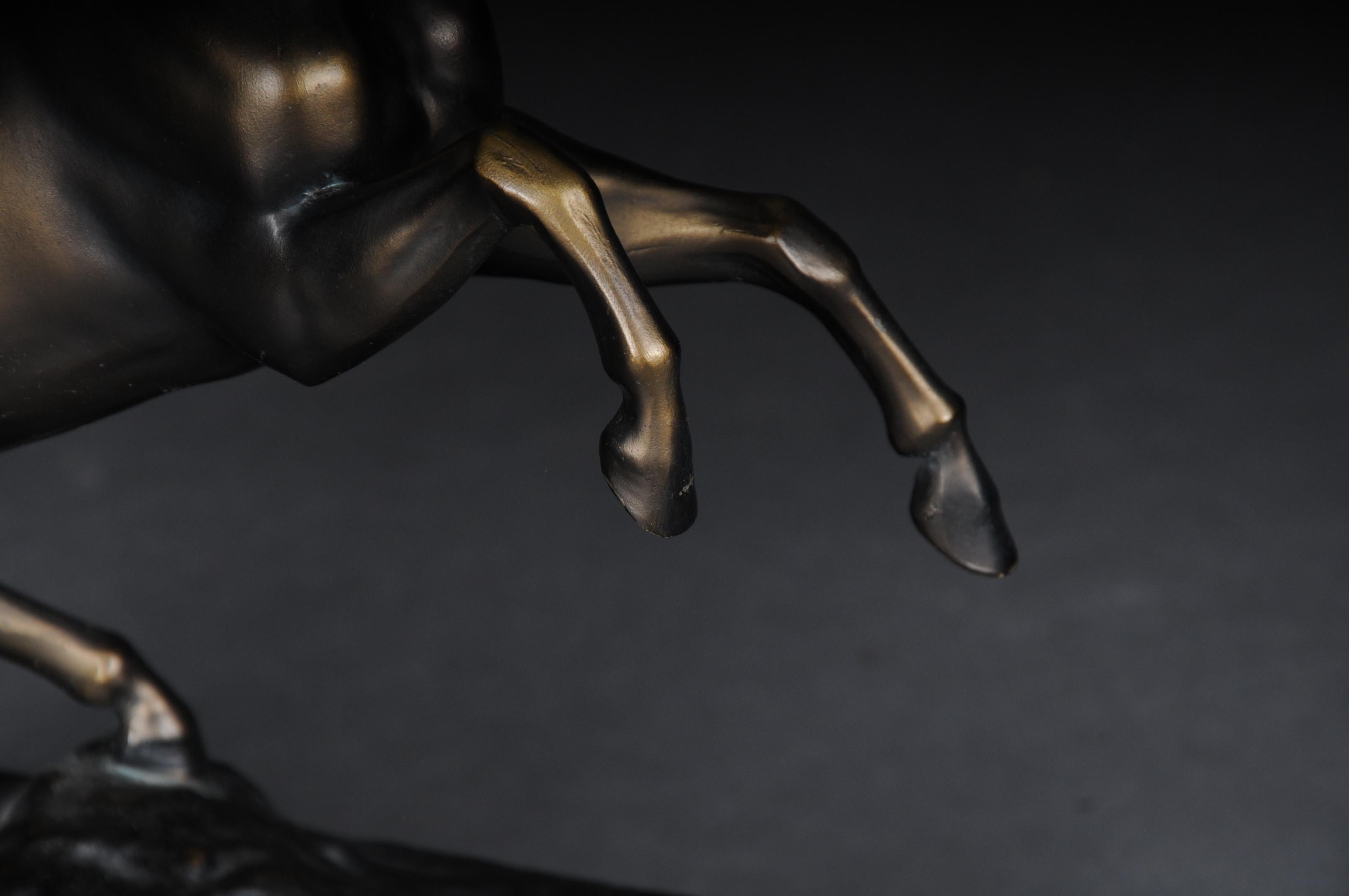 Pferdeskulptur / Plastik Bronze patentiert auf Marmorsockel, um 1920 (Bronziert)