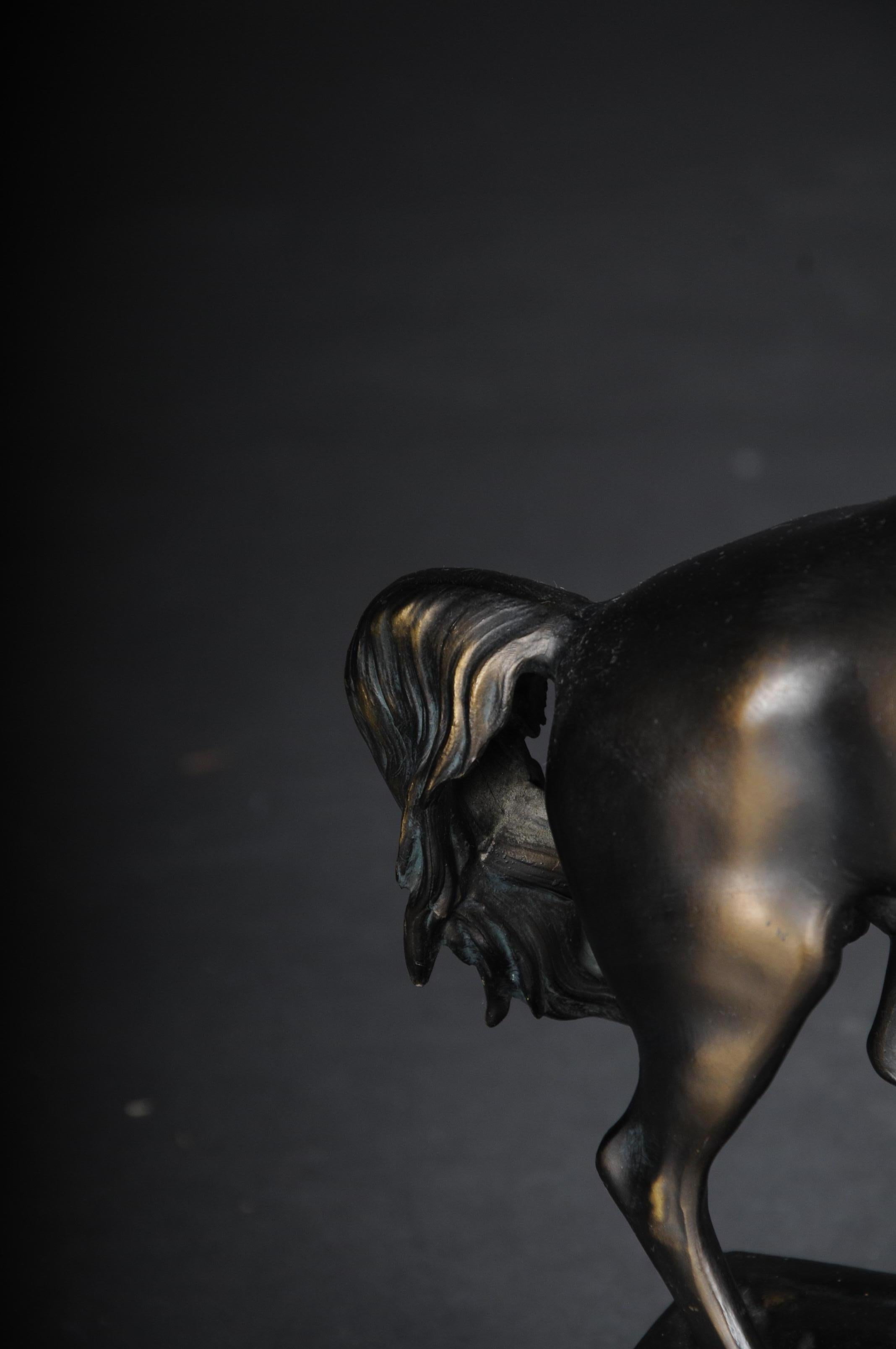 Pferdeskulptur / Plastik Bronze patentiert auf Marmorsockel, um 1920 (Zink) im Angebot