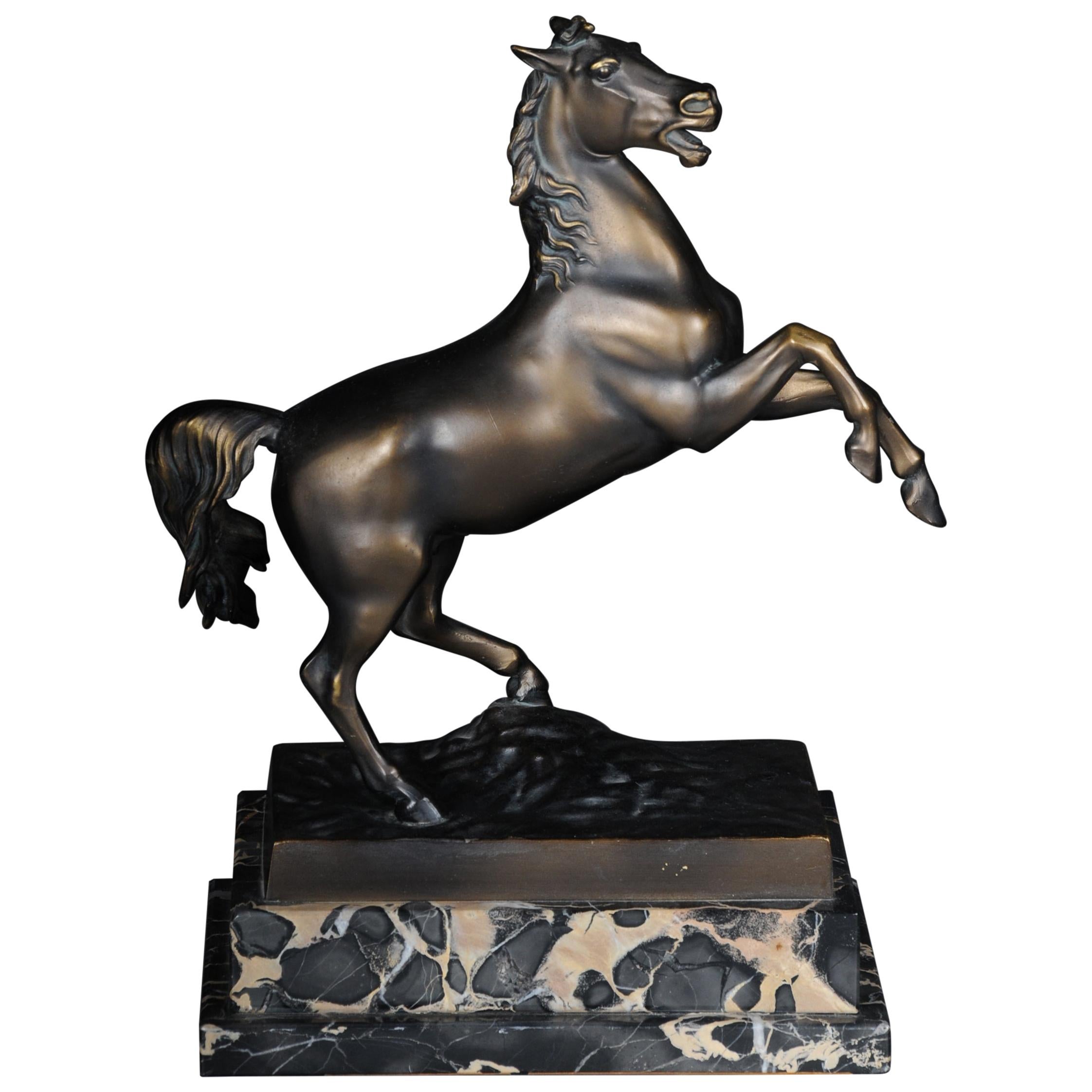 Pferdeskulptur / Plastik Bronze patentiert auf Marmorsockel, um 1920