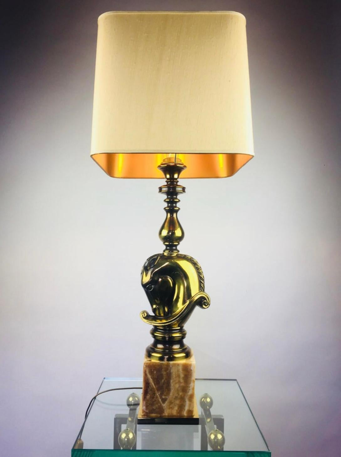 Belge Lampe de table cheval sur socle en onyx,  Deknudt , Belgique, années 1970 en vente