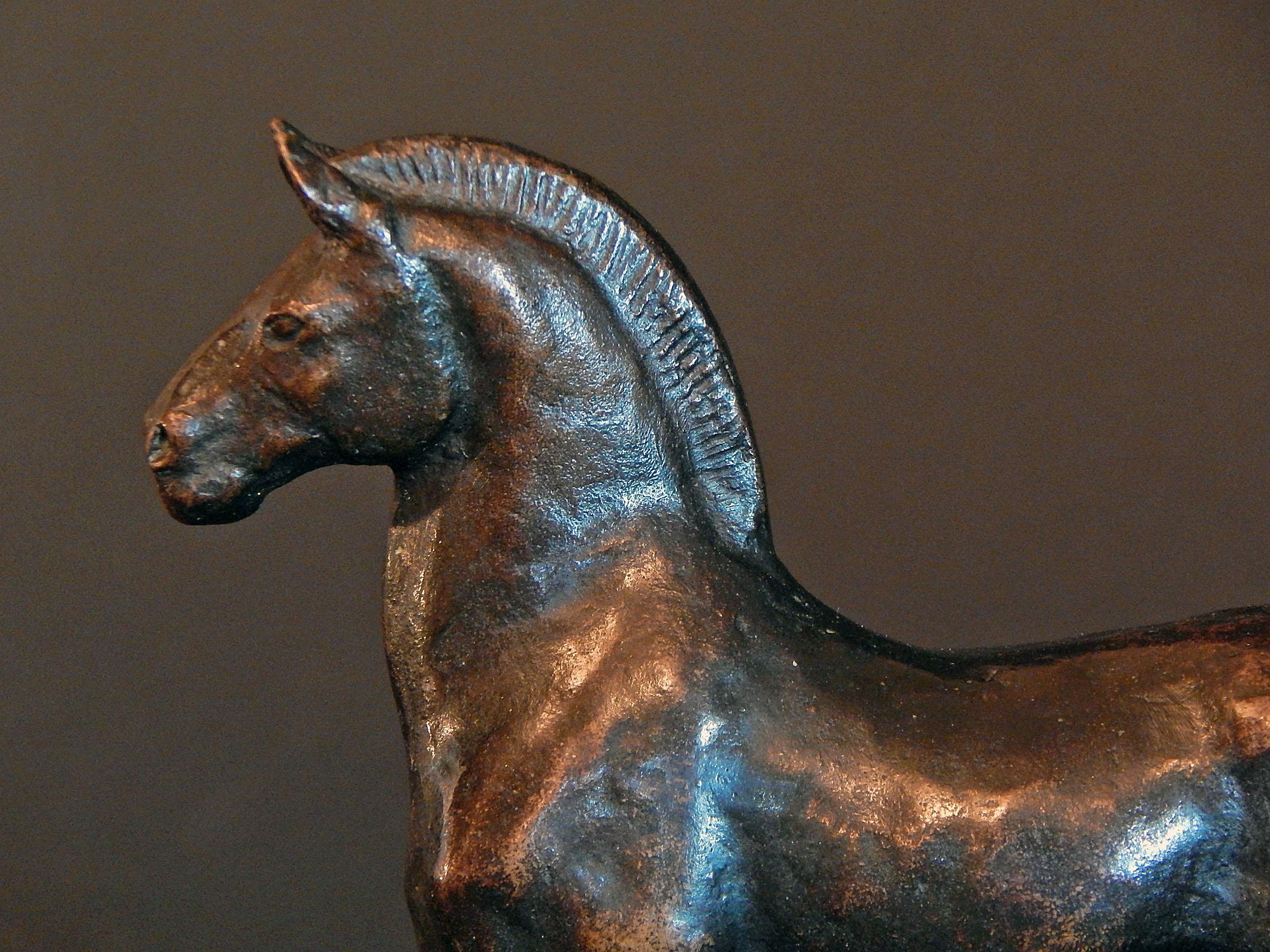 Seltene und schöne Bronzeskulptur eines stehenden Pferdes 
