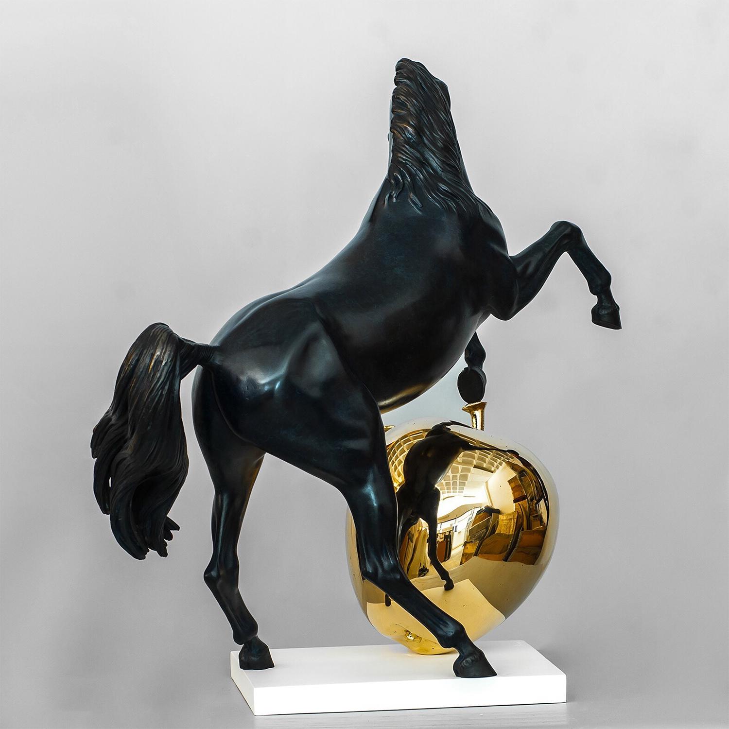 Horse with the Golden Apple Sculpture in Bronze In New Condition In Paris, FR