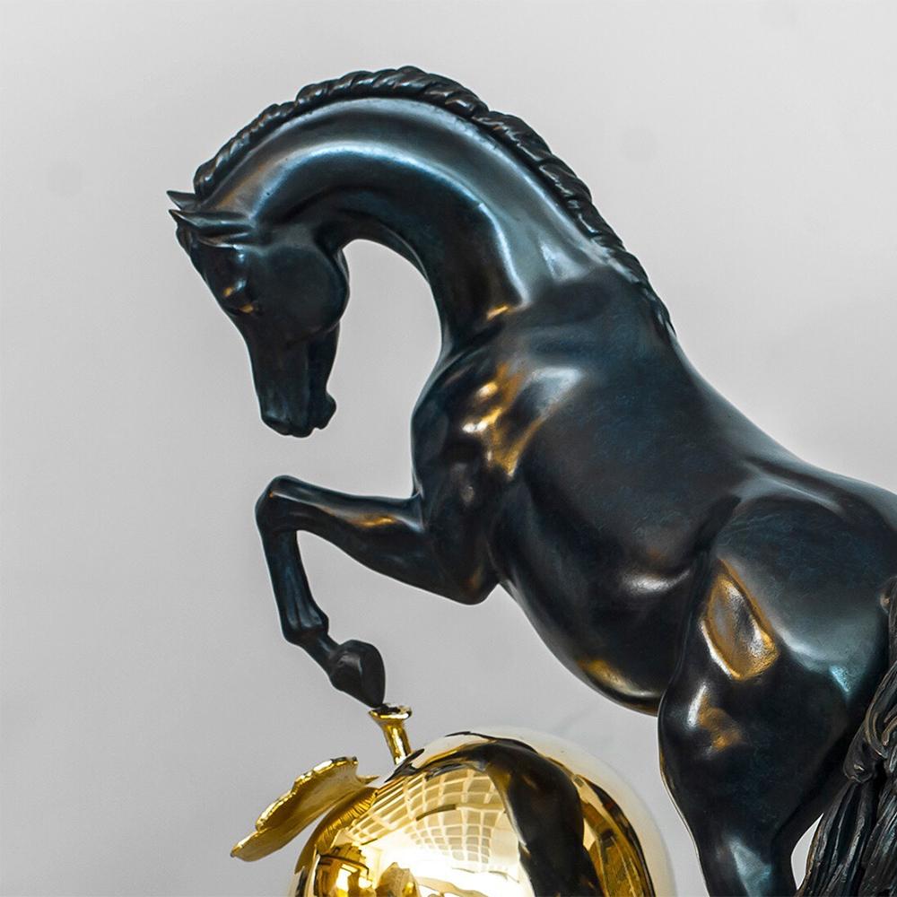 Gold Plate Horse with the Golden Apple Sculpture in Bronze